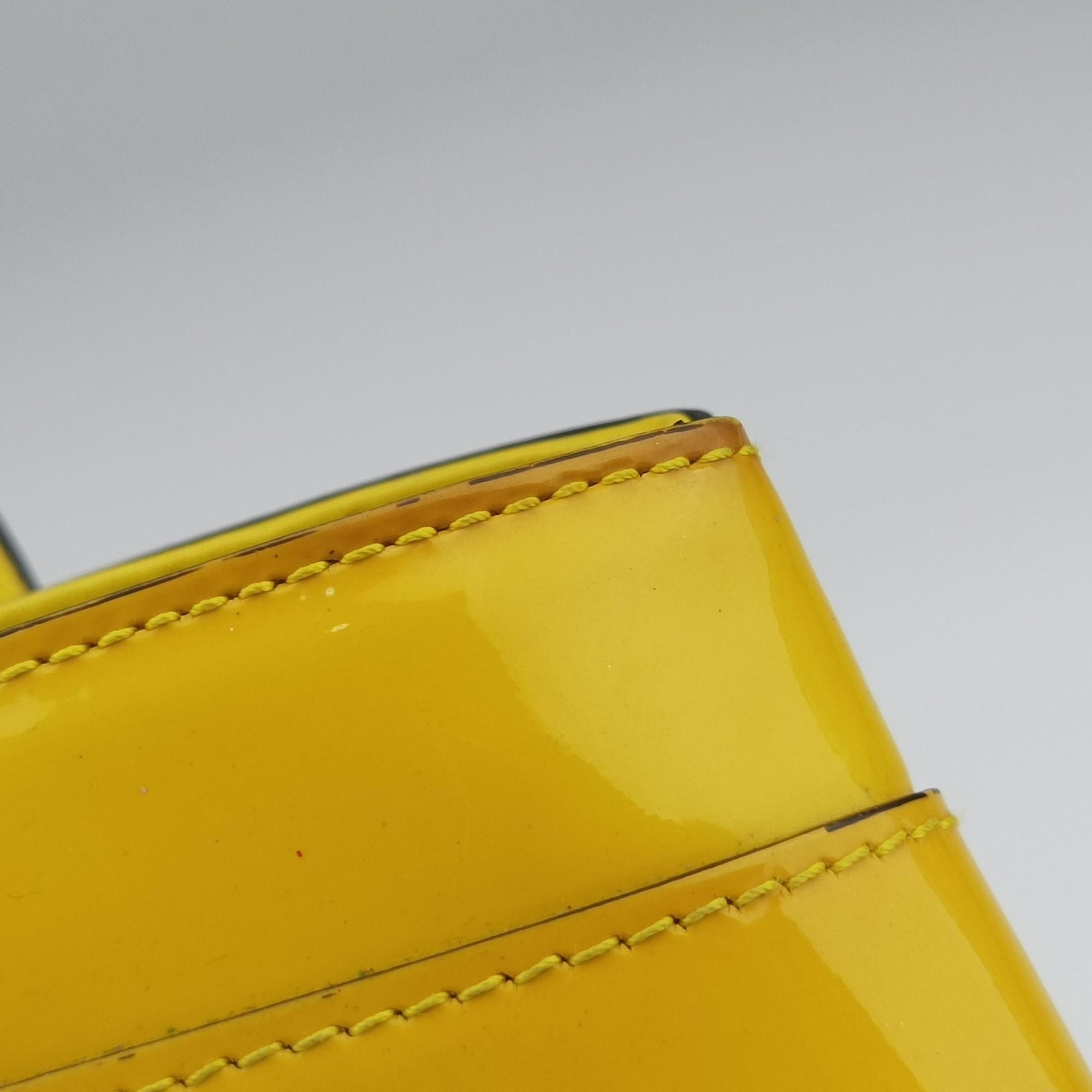 Pre-owned Gucci Bright Bit Yellow Patent 371925 shoulderbag | stylenewstar