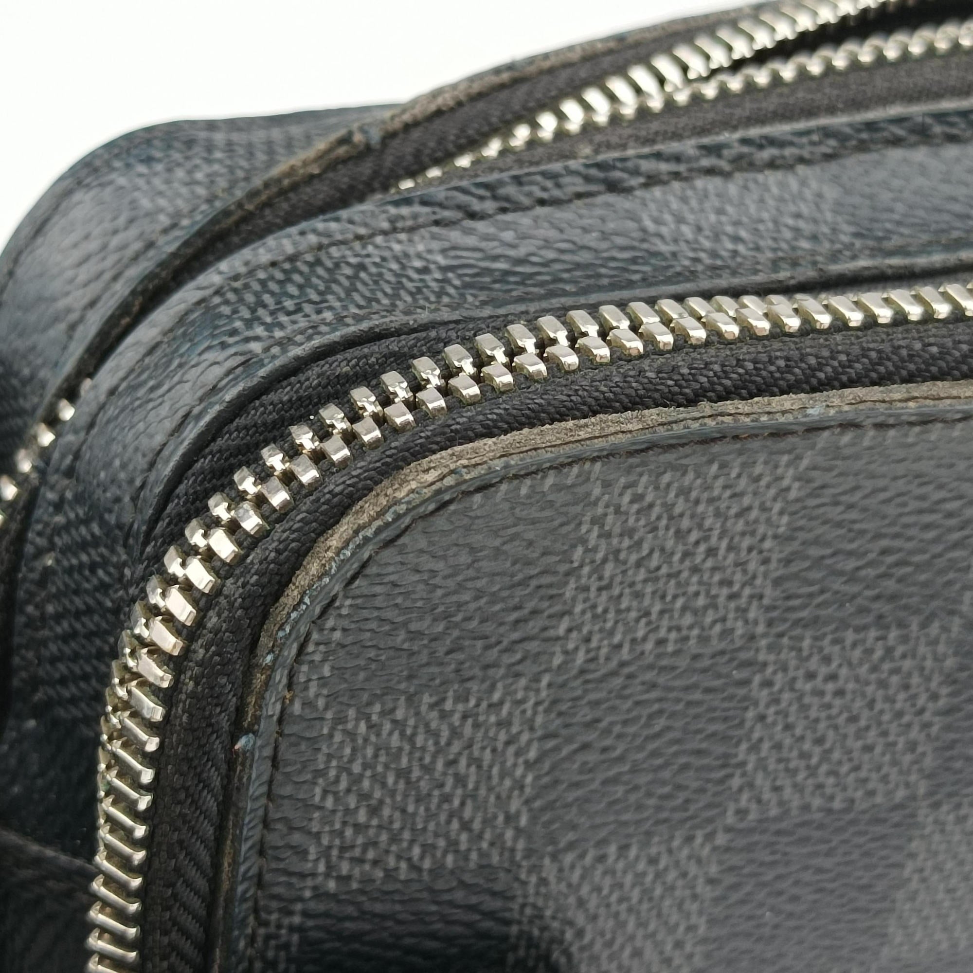 Vintage Louis Vuitton Alpha Wearable Noir Damier Graphite N60418 shoulderbag | stylenewstar