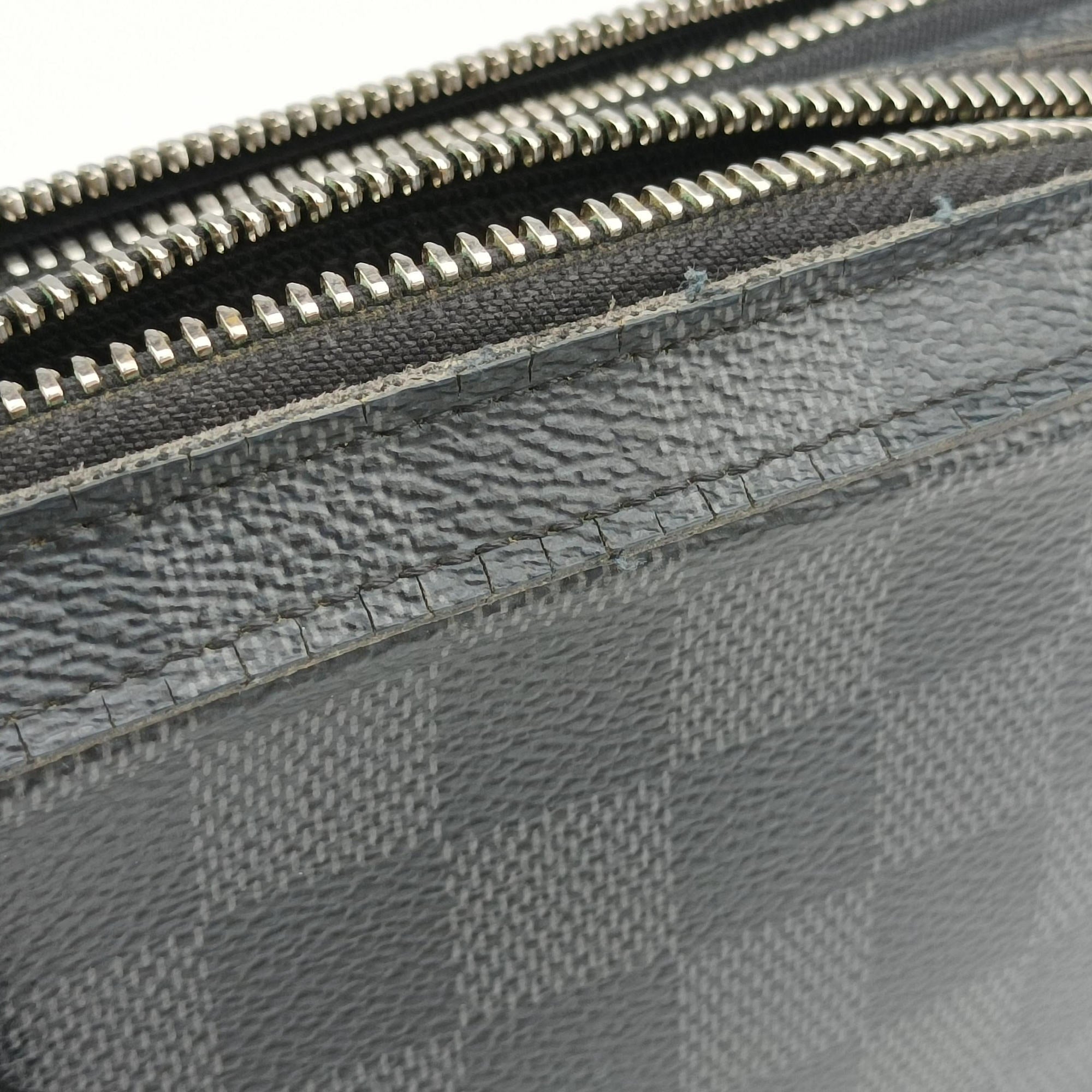 Vintage Louis Vuitton Alpha Wearable Noir Damier Graphite N60418 shoulderbag | stylenewstar