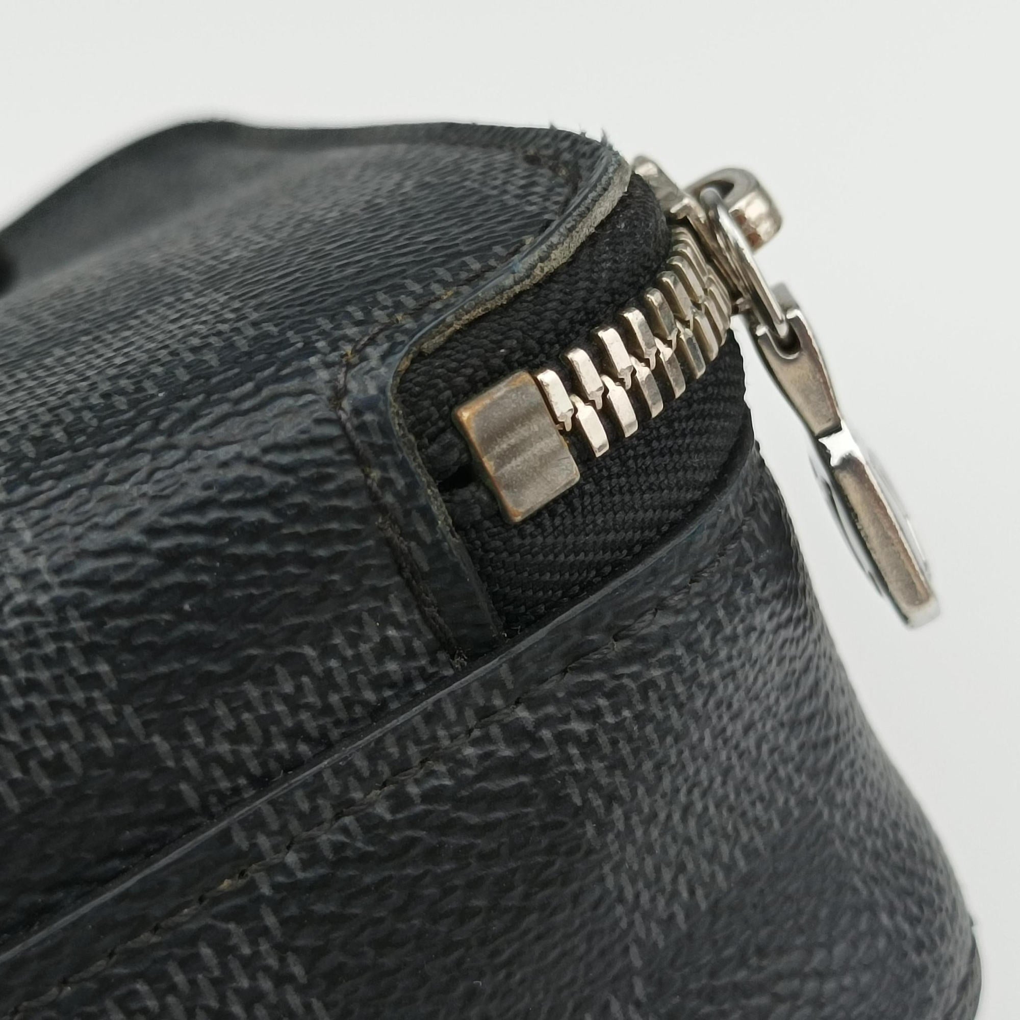 Vintage Louis Vuitton Alpha Wearable Noir Damier Graphite N60418 shoulderbag | stylenewstar