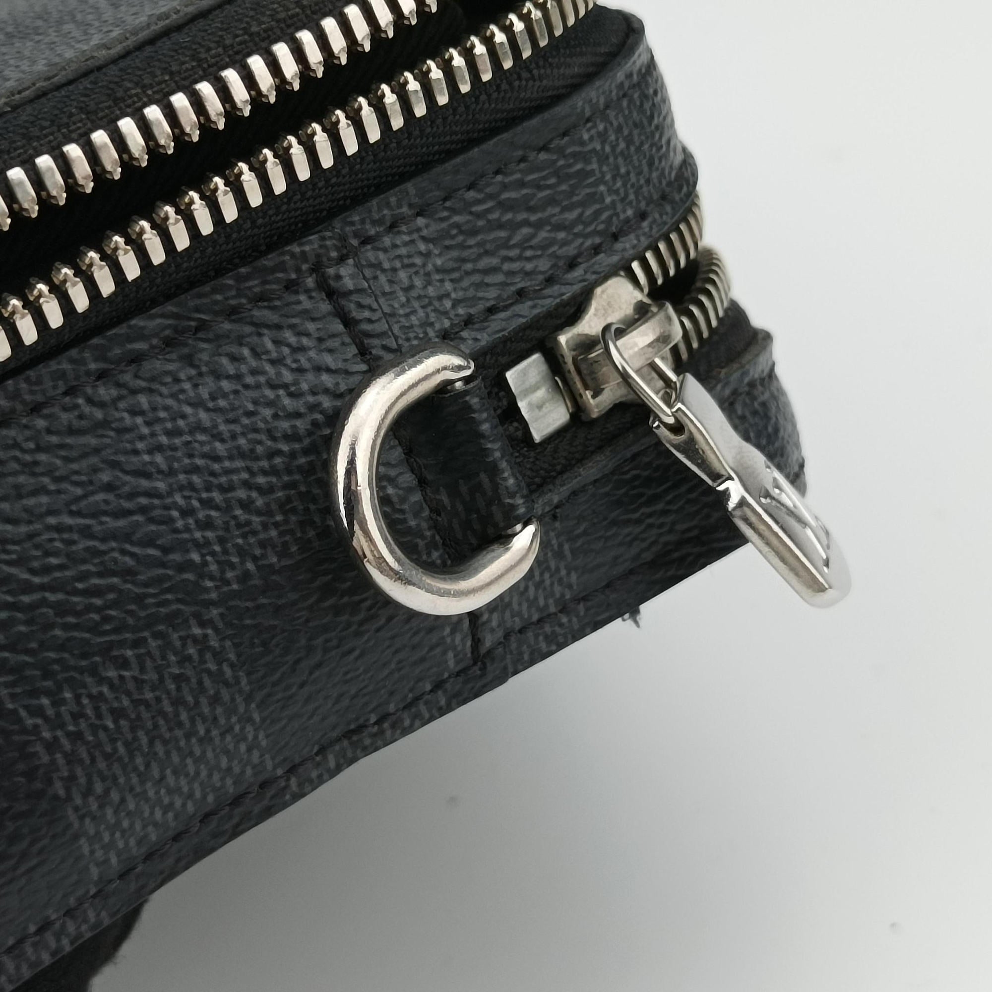 Vintage Louis Vuitton Alpha Wearable Noir Damier Graphite N60418 shoulderbag | stylenewstar
