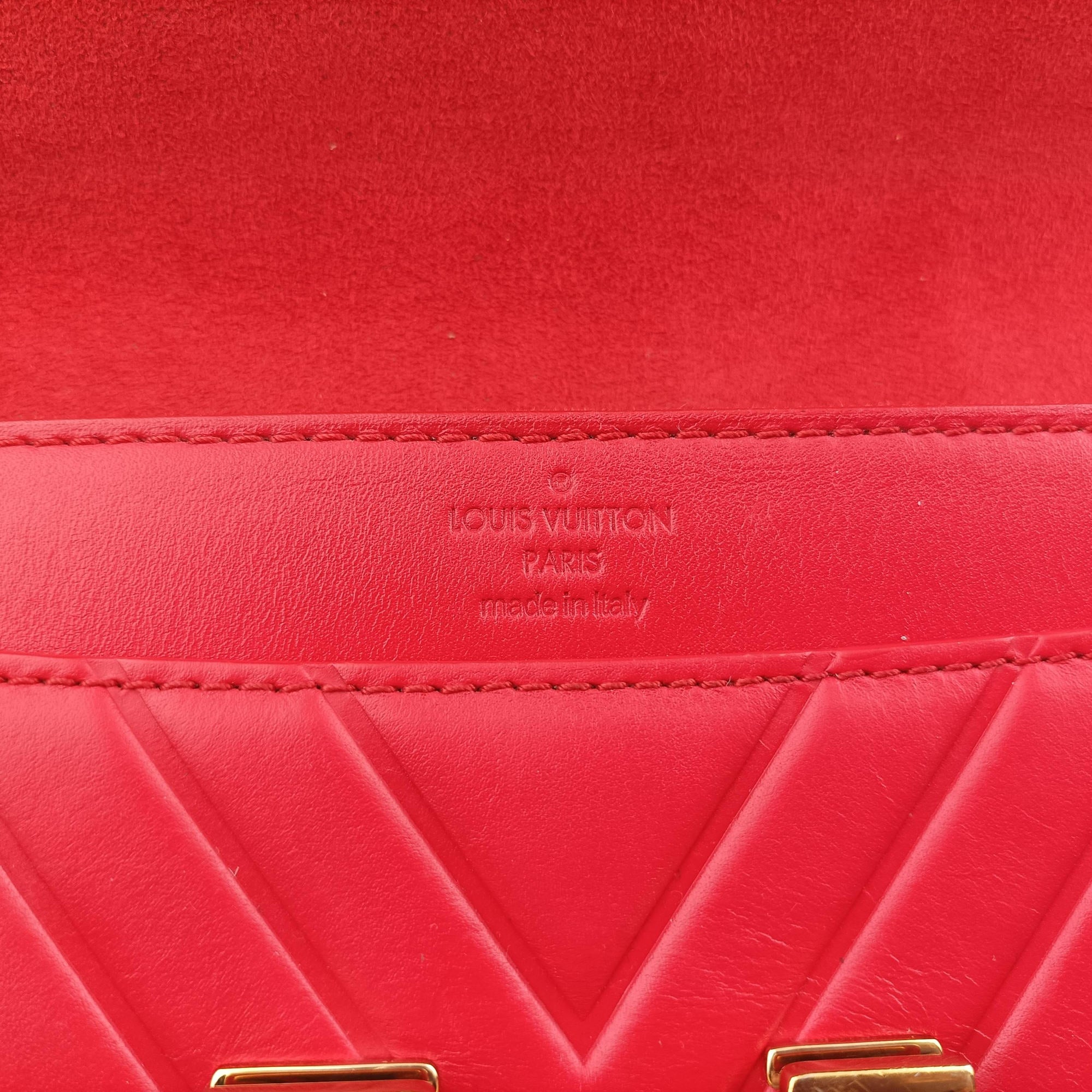 Pre-owned Louis Vuitton Pochette Louise Airy V Red leather m54230 shoulderbag | stylenewstar