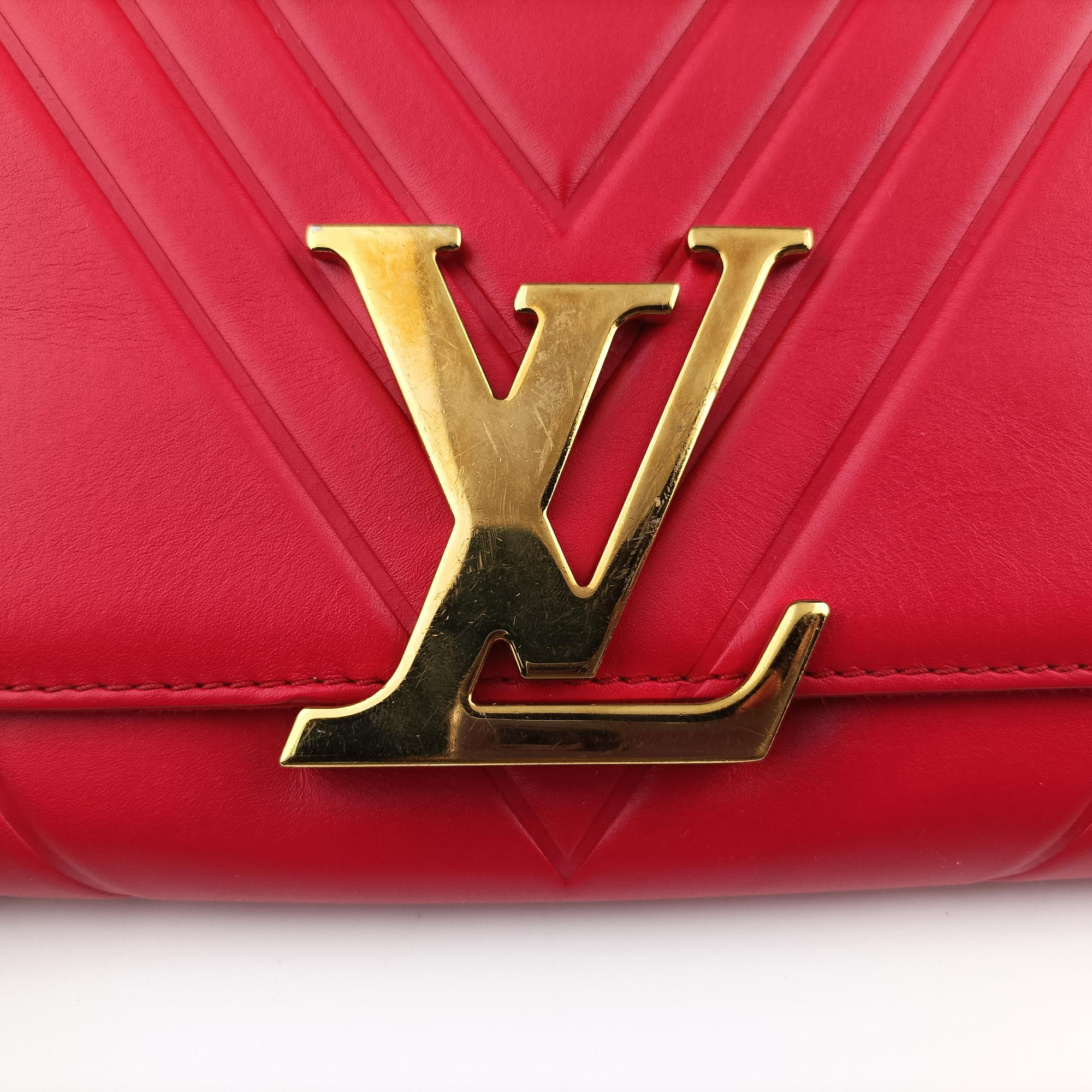 Pre-owned Louis Vuitton Pochette Louise Airy V Red leather m54230 shoulderbag | stylenewstar