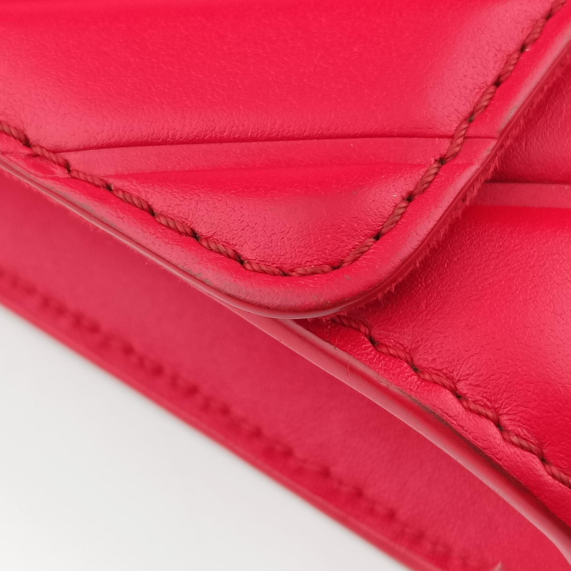 Pre-owned Louis Vuitton Pochette Louise Airy V Red leather m54230 shoulderbag | stylenewstar