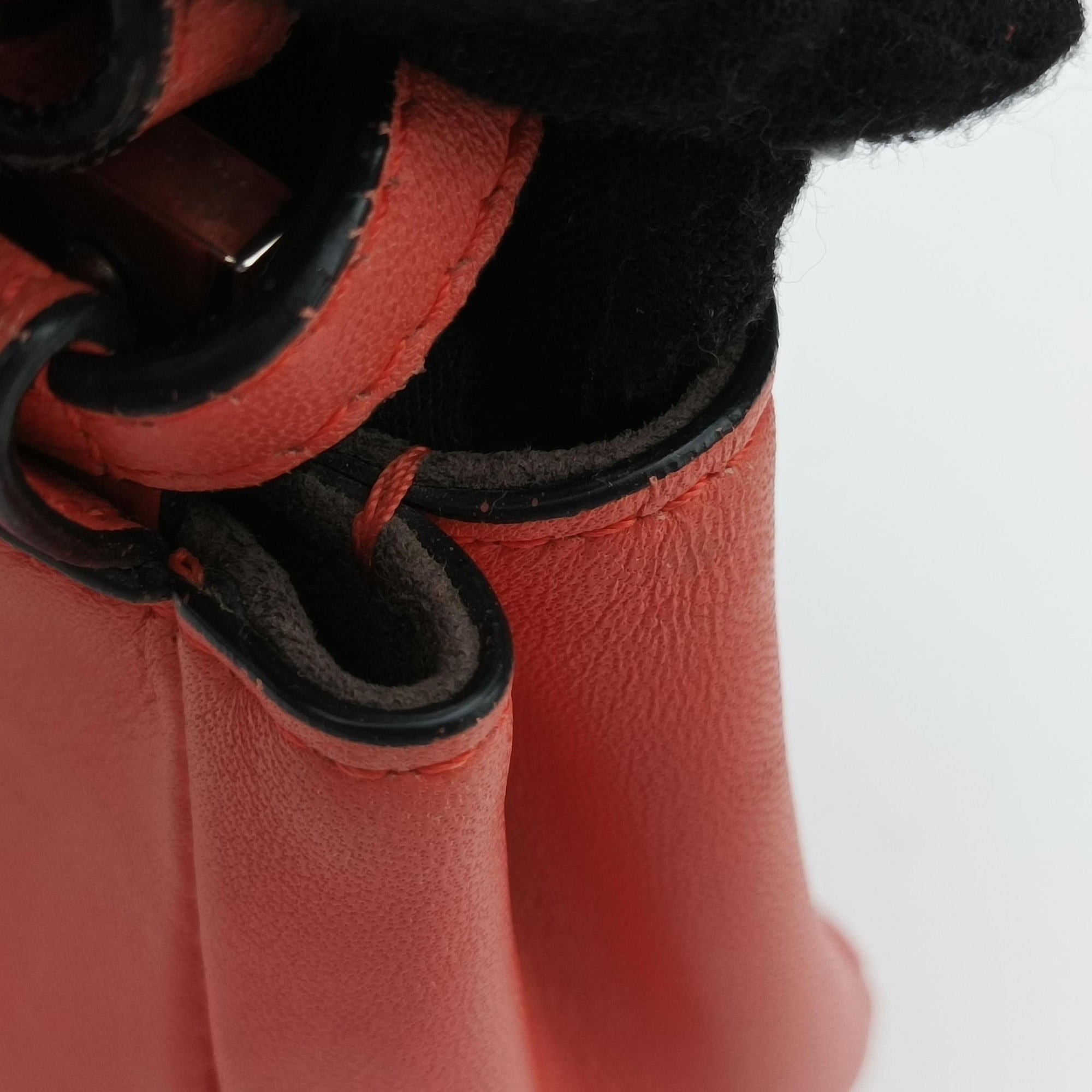 Pre-owned Fendi Micro Peekaboo orange Leather 8M0355 shoulderbag | stylenewstar