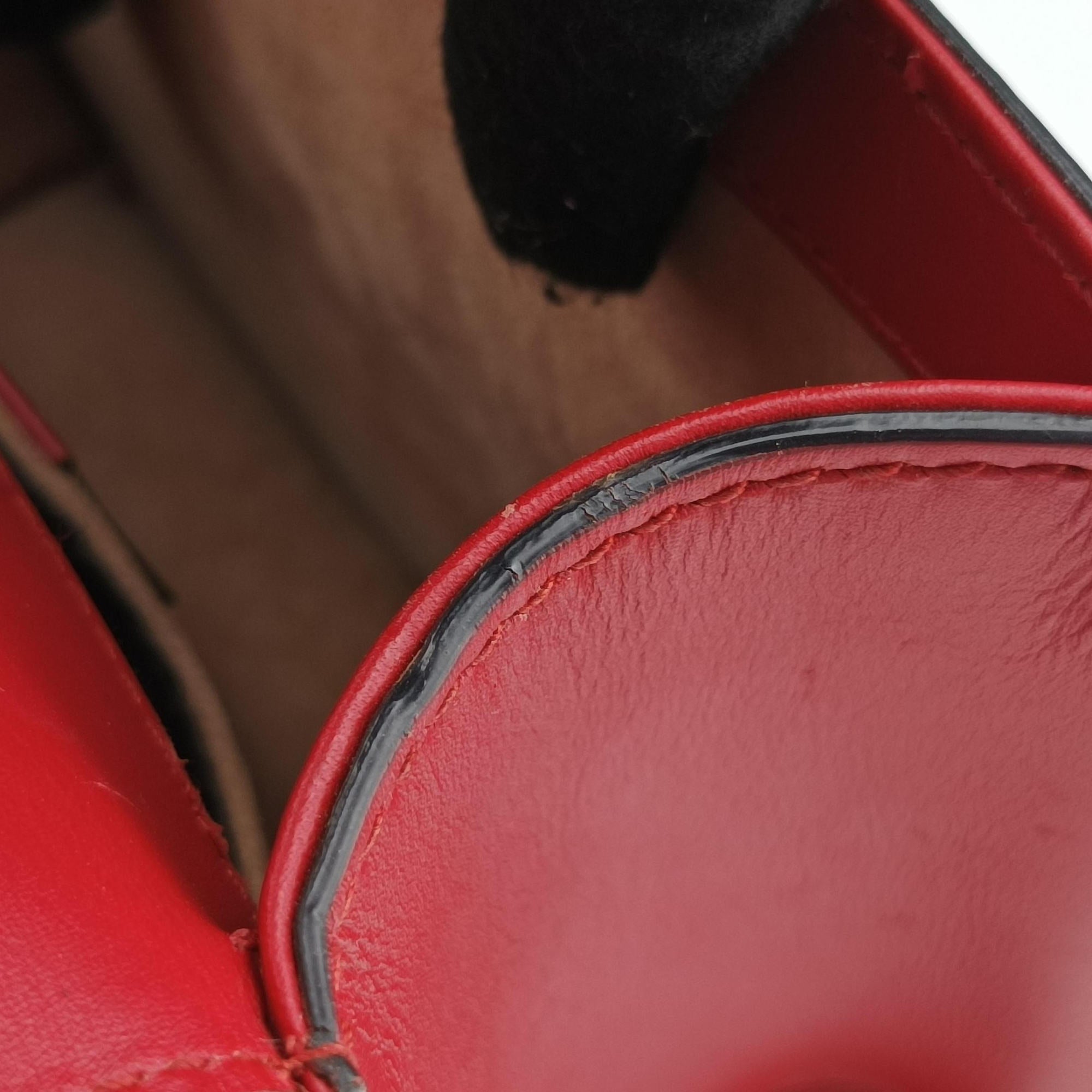 Pre-owned Gucci Sylvie Red×Black Leather 431666 shoulderbag | stylenewstar