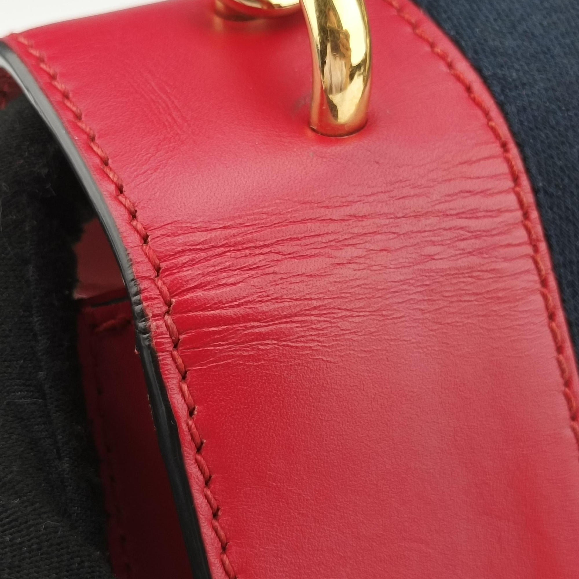 Pre-owned Gucci Sylvie Red×Black Leather 431666 shoulderbag | stylenewstar