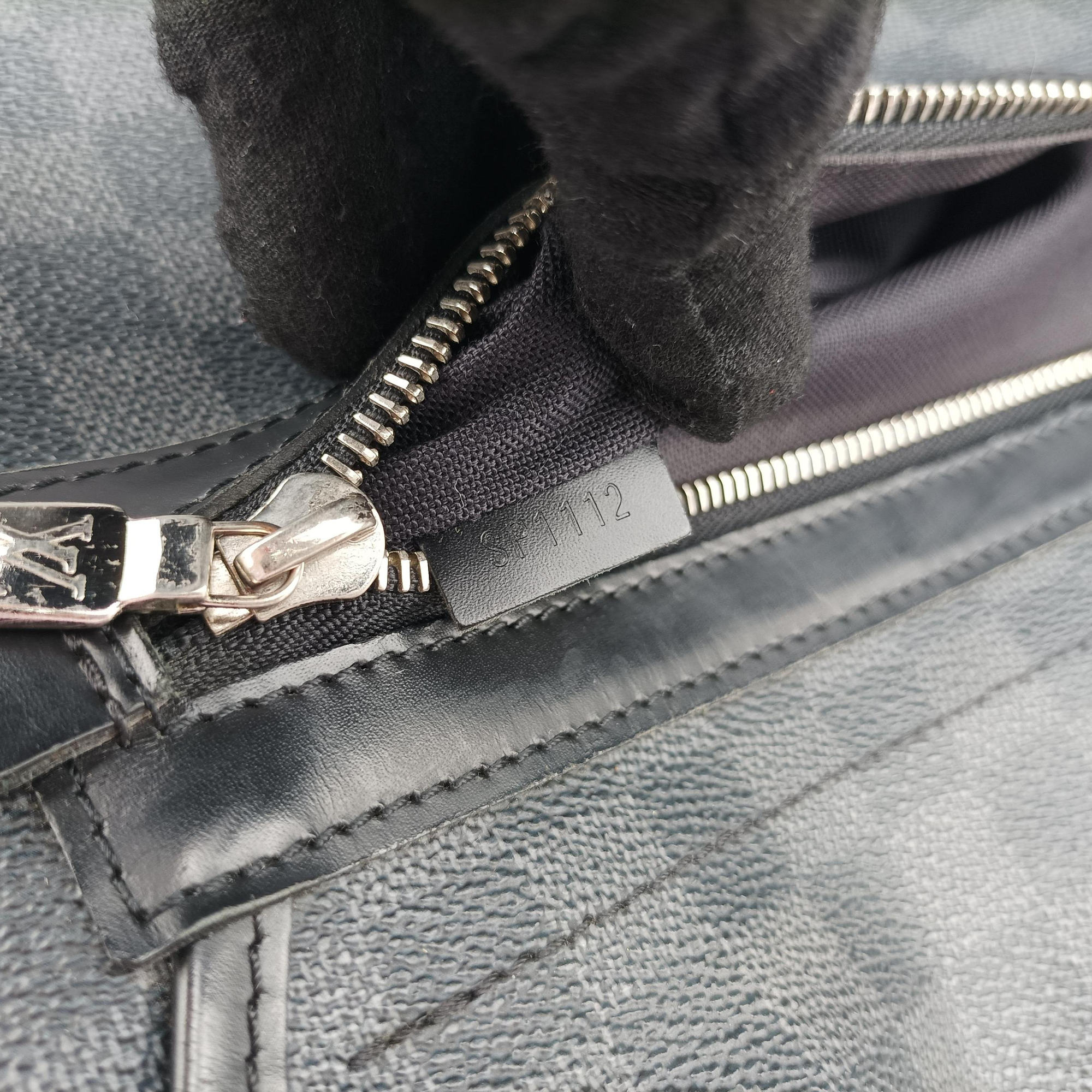 Pre-owned Louis Vuitton DANIEL MM Noir Damier GRAPHITE N58029 shoulderbag | stylenewstar