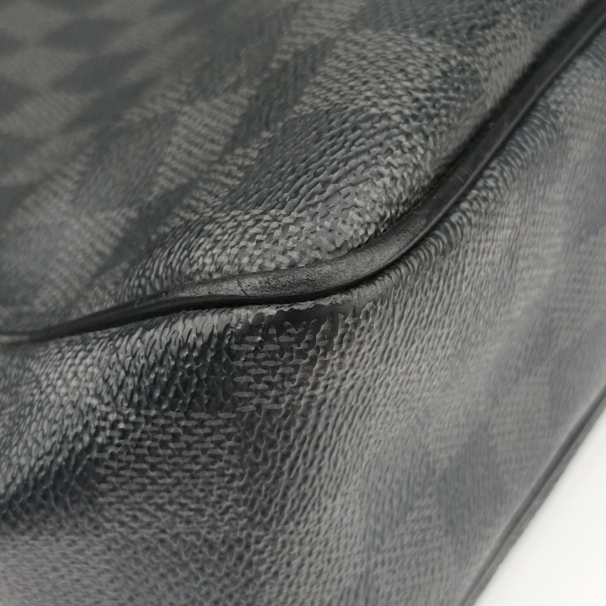 Pre-owned Louis Vuitton DANIEL MM Noir Damier GRAPHITE N58029 shoulderbag | stylenewstar