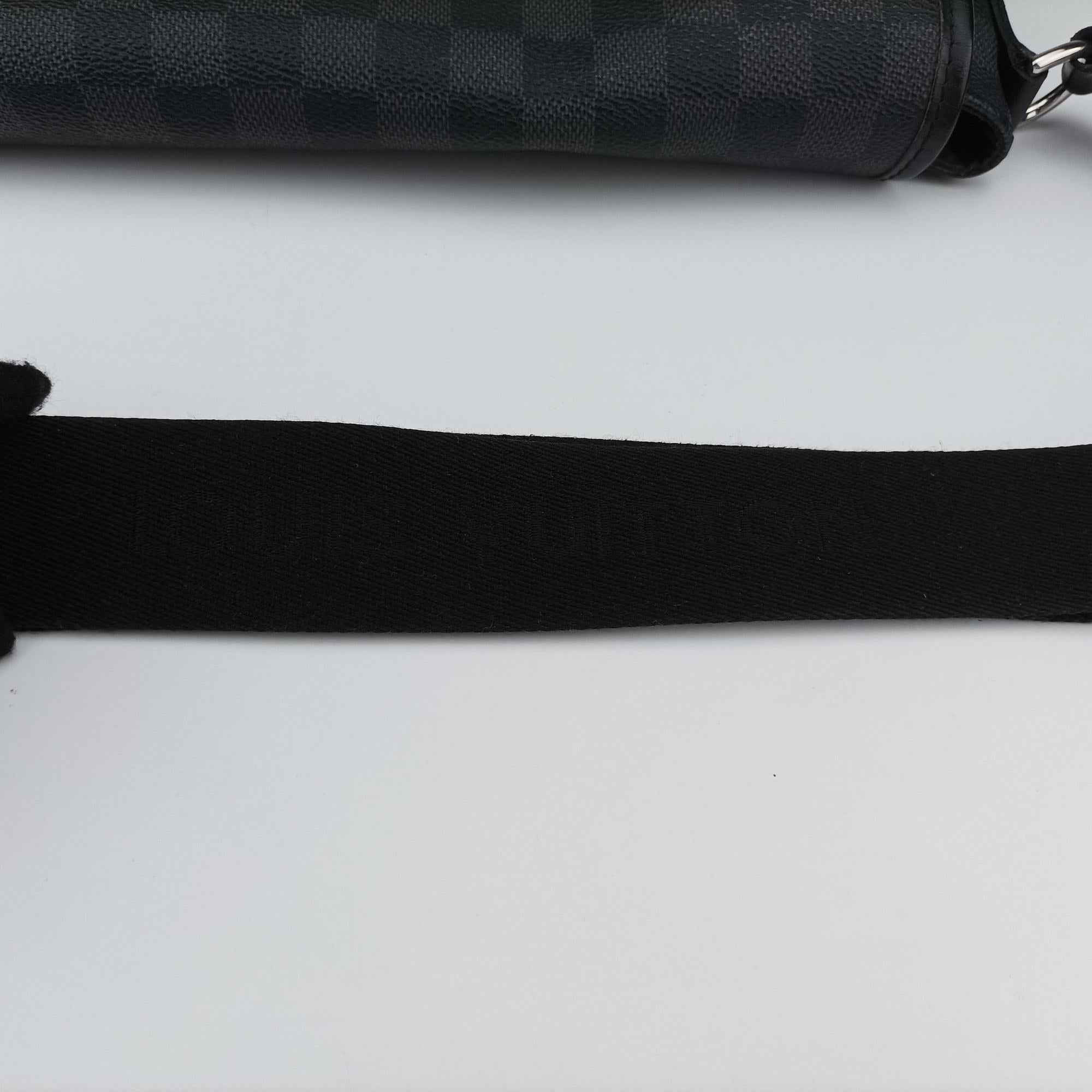 Pre-owned Louis Vuitton DANIEL MM Noir Damier GRAPHITE N58029 shoulderbag | stylenewstar