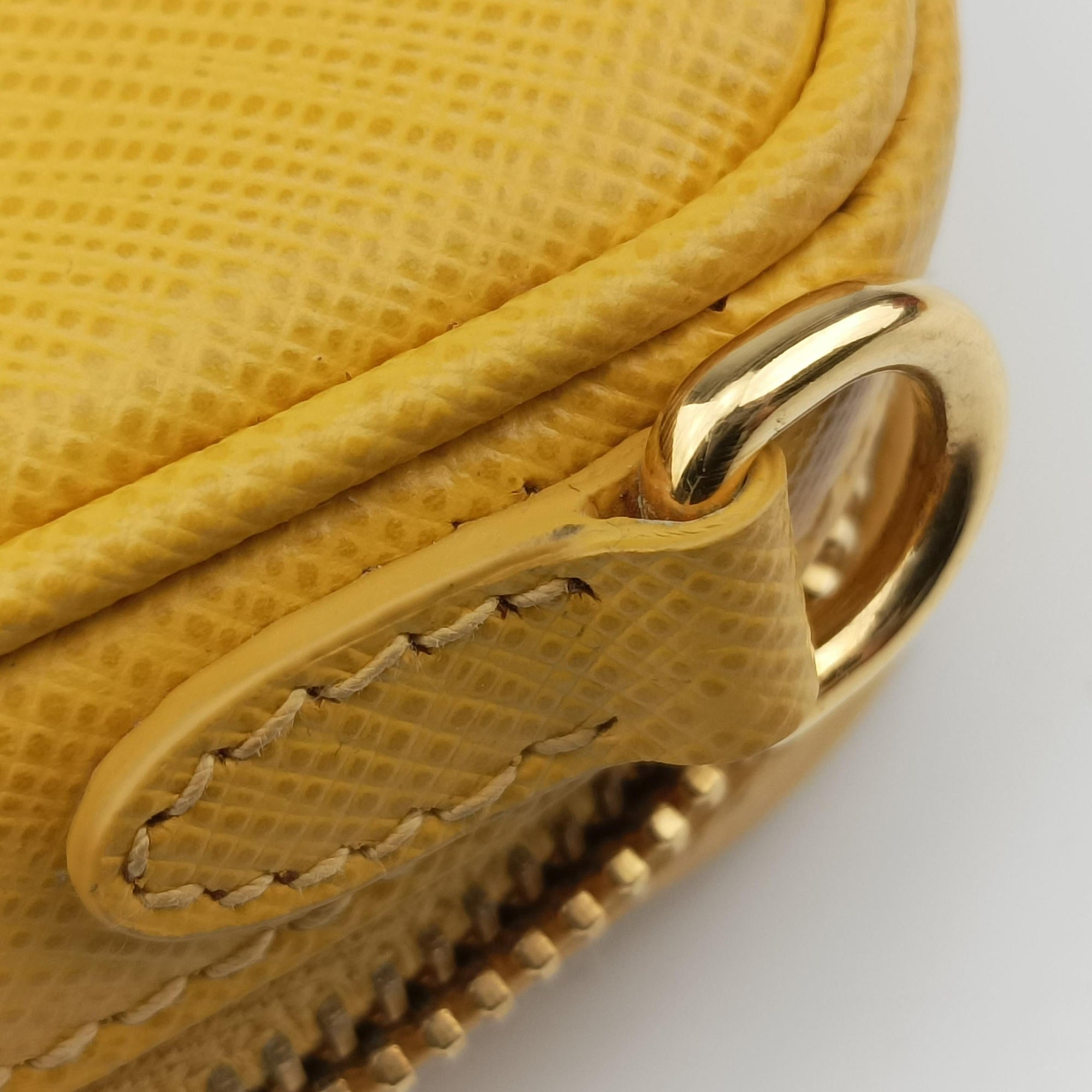 Pre-owned Prada VITELLO PHENIX Messenger Camera Yellow SAFFIANO Leather 1NF002 shoulderbag | stylenewstar