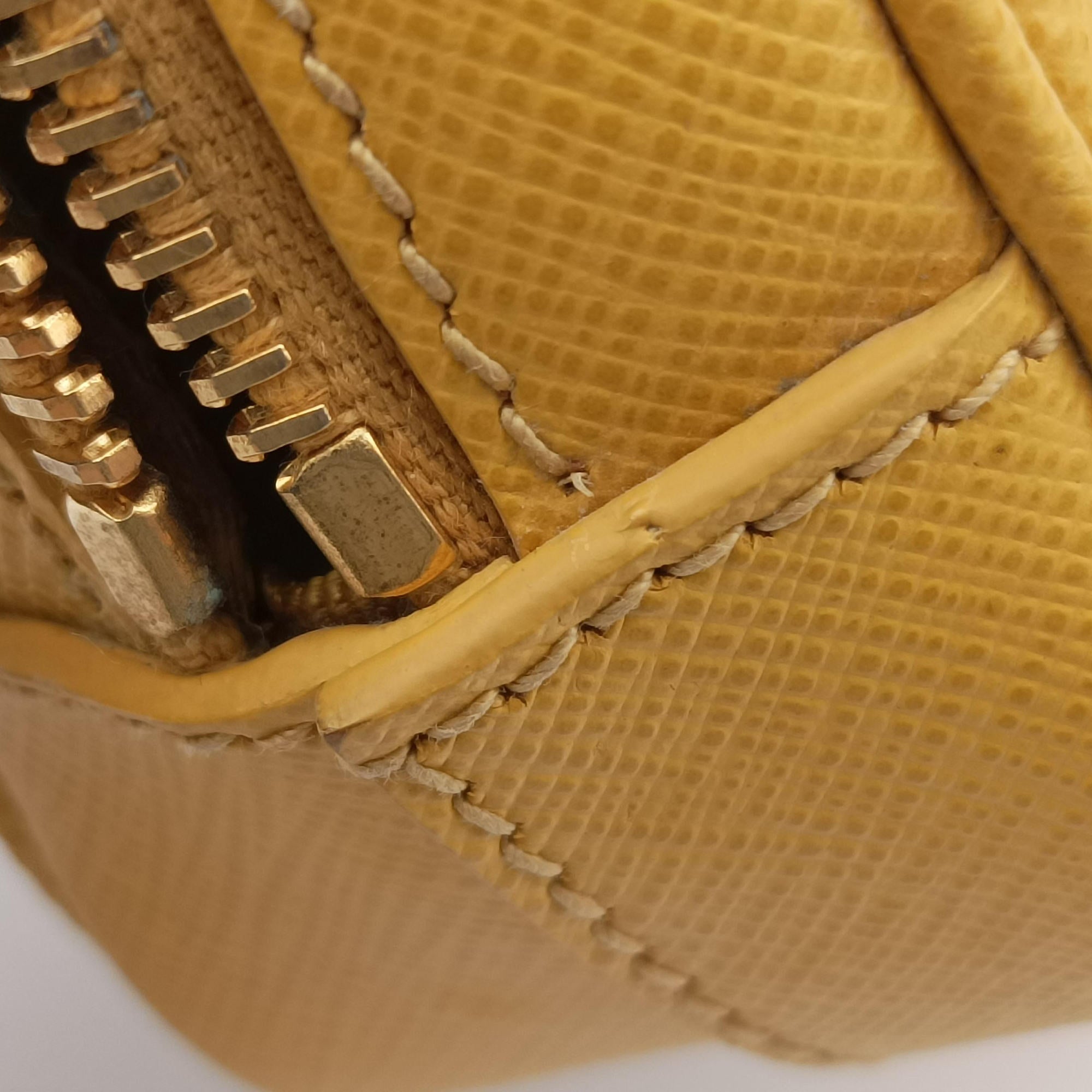 Pre-owned Prada VITELLO PHENIX Messenger Camera Yellow SAFFIANO Leather 1NF002 shoulderbag | stylenewstar