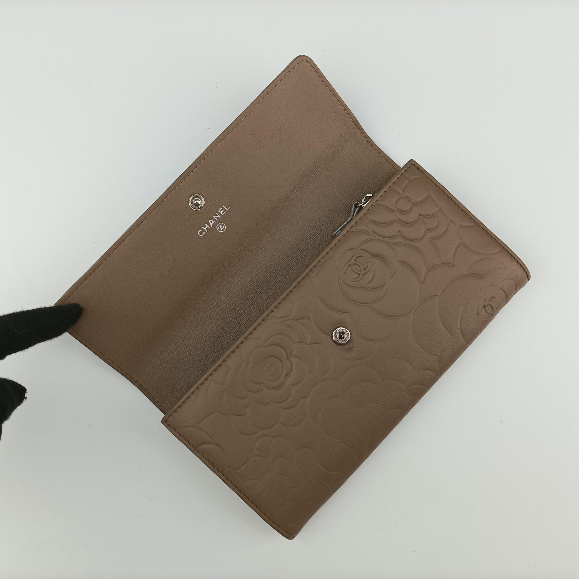 Pre-owned Chanel camellia Camel lambskin A50084 long-wallet | stylenewstar