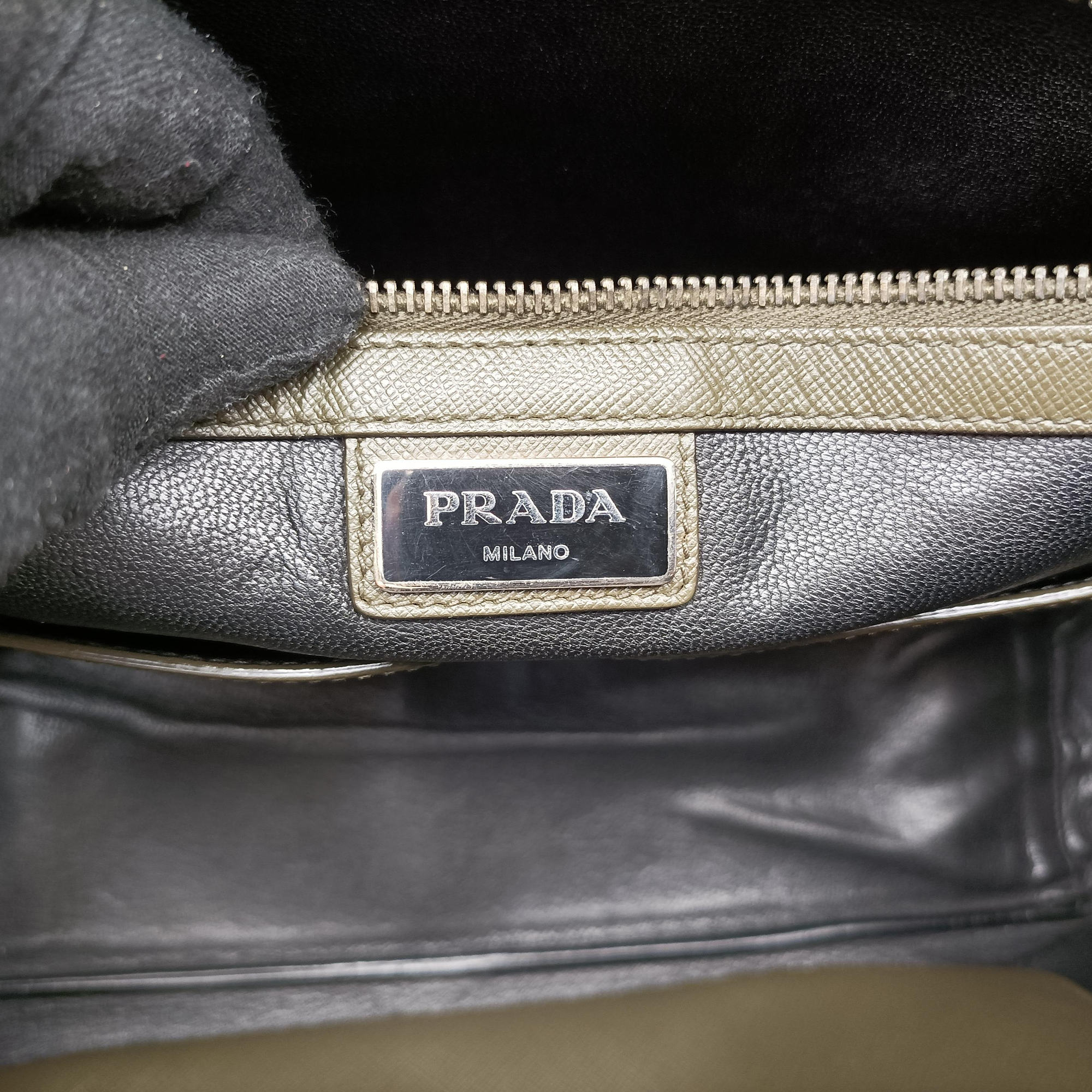 Secondhand Prada business bag briefcase Green SAFFIANO Leather 2VE363 shoulderbag | stylenewstar