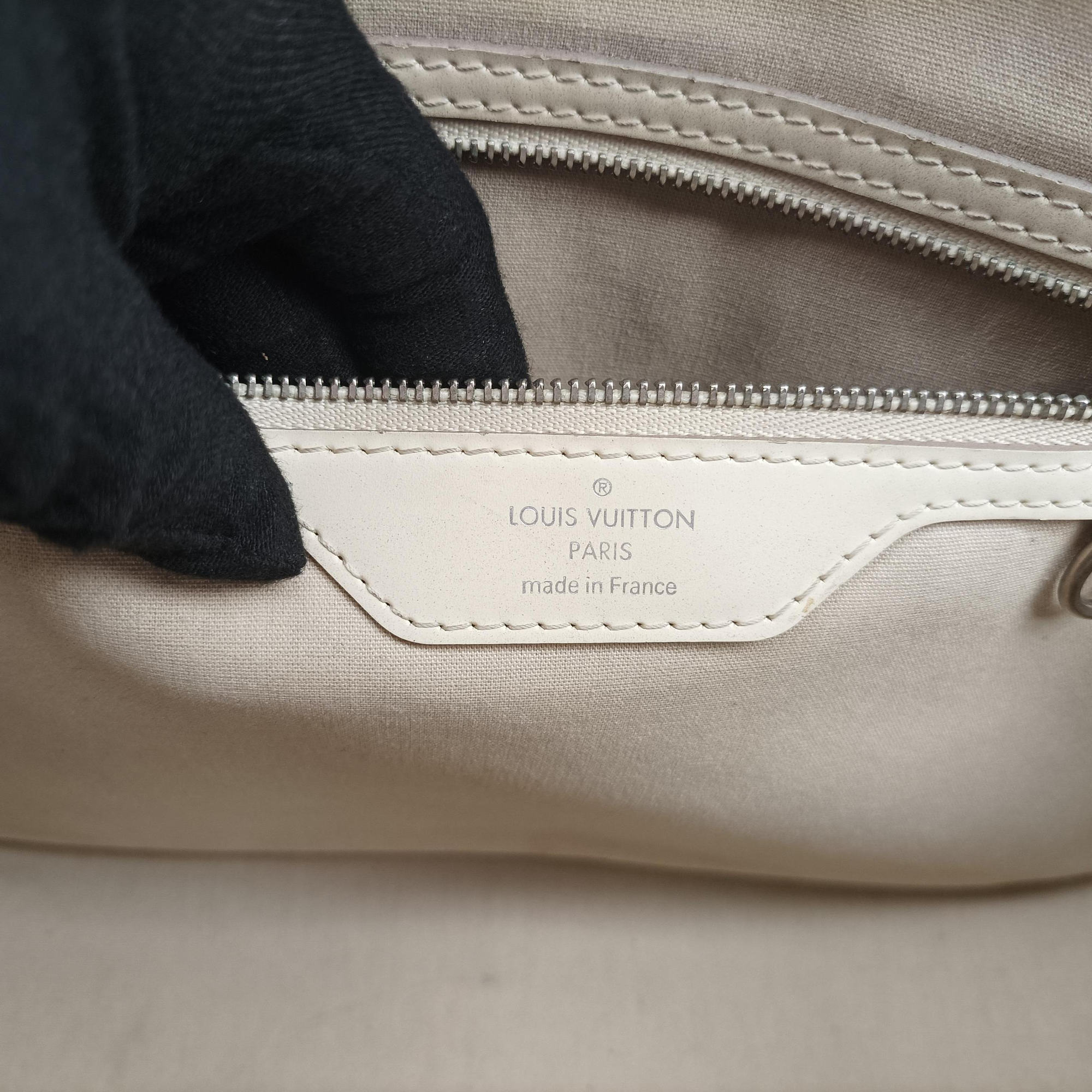 Vintage Louis Vuitton Brea MM Noir Epi M40329 shoulderbag | stylenewstar