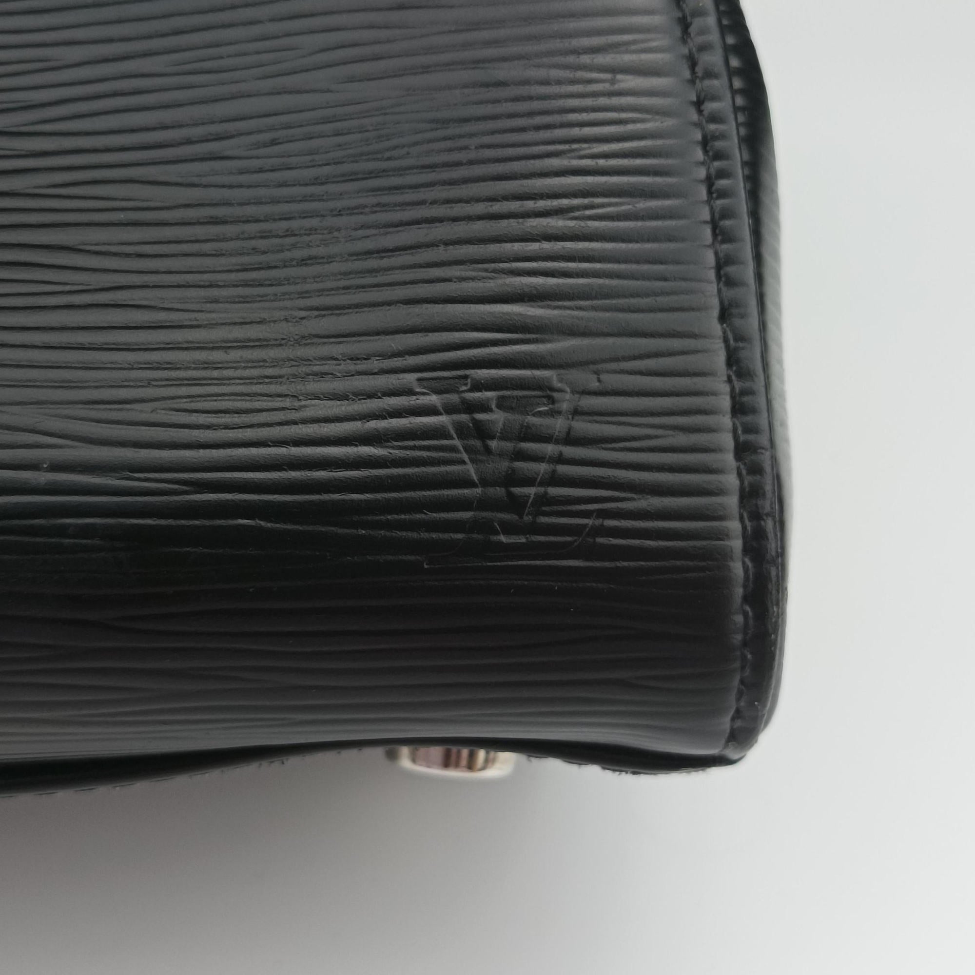 Vintage Louis Vuitton Brea MM Noir Epi M40329 shoulderbag | stylenewstar