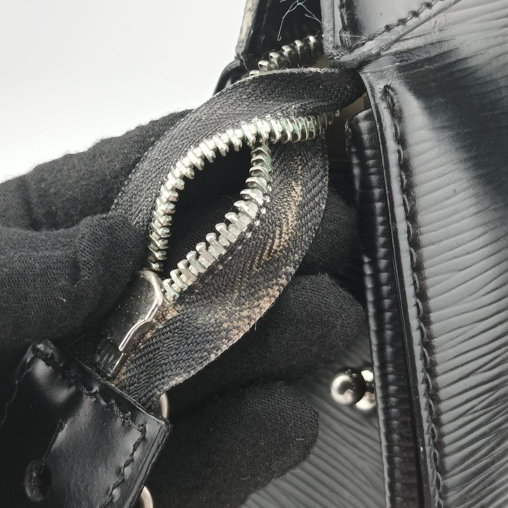 Vintage Louis Vuitton Brea MM Noir Epi M40329 shoulderbag | stylenewstar
