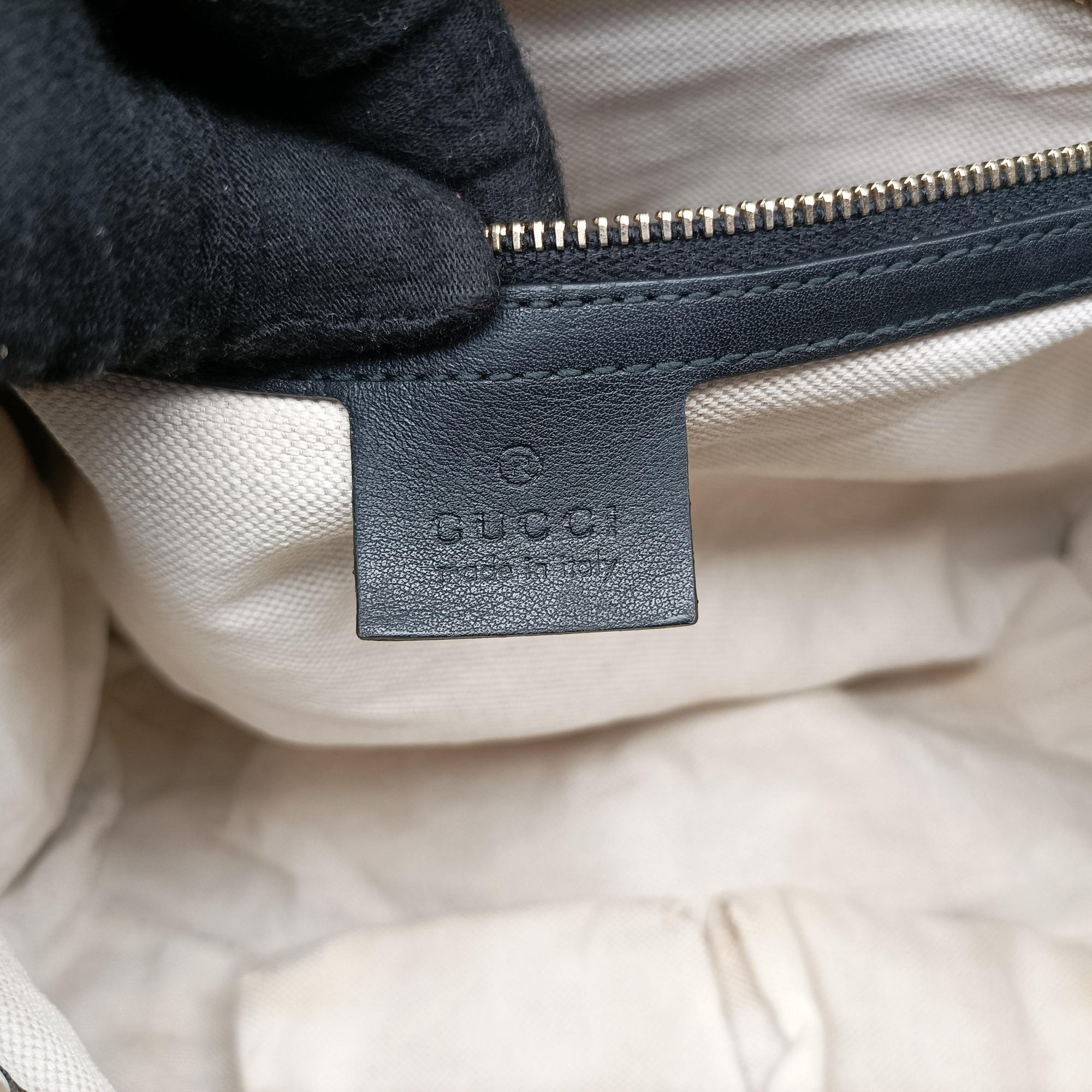 Pre-owned Gucci Emily Black Leather 295403 shoulderbag | stylenewstar
