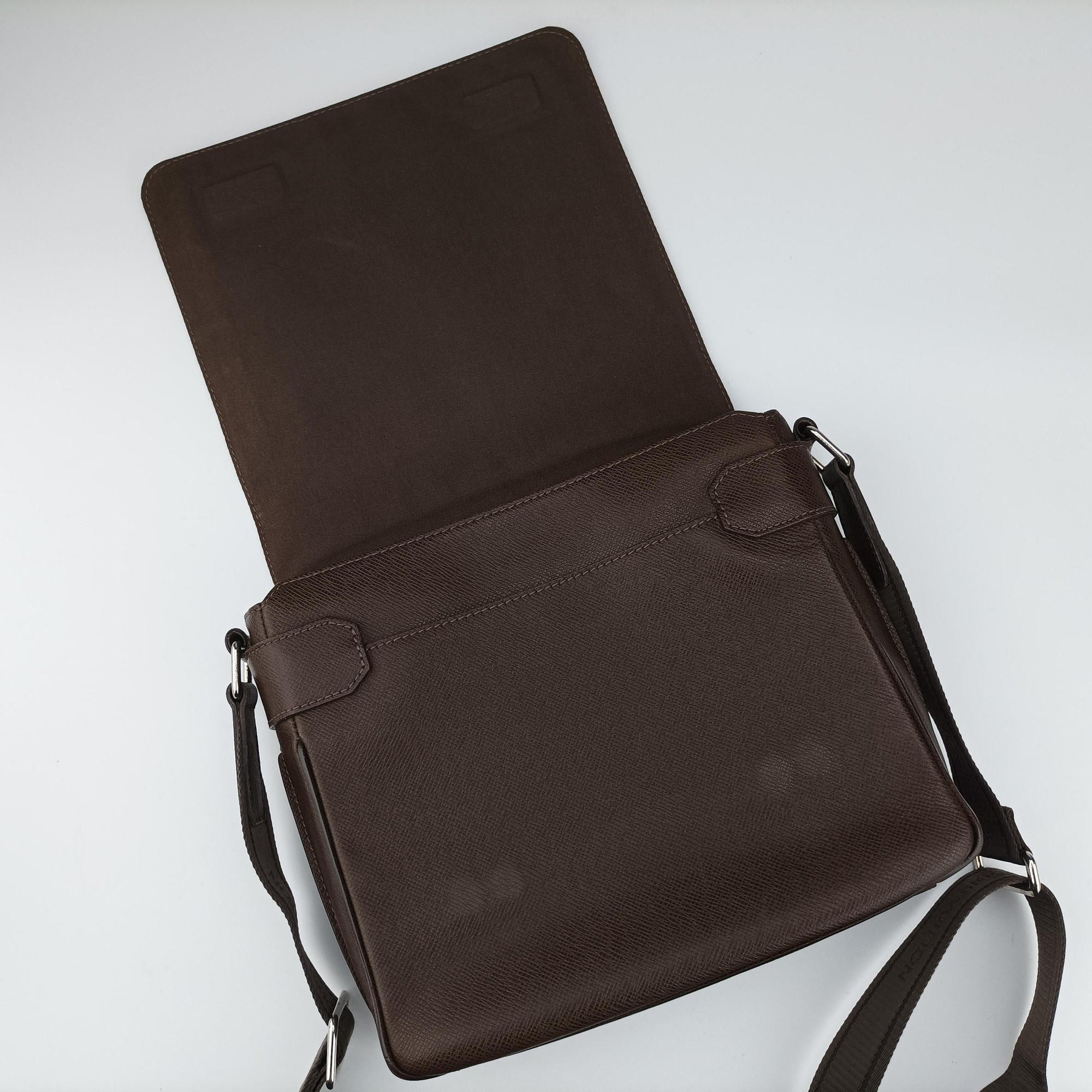 Pre-owned Louis Vuitton Roman MM Brown Taiga M32852 shoulderbag | stylenewstar