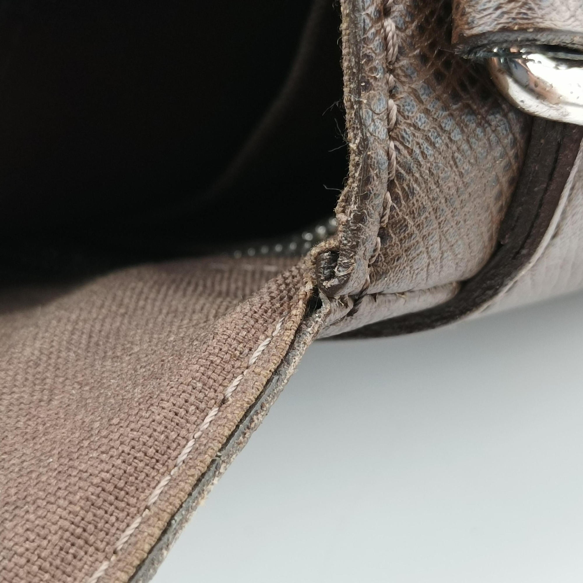 Pre-owned Louis Vuitton Roman MM Brown Taiga M32852 shoulderbag | stylenewstar