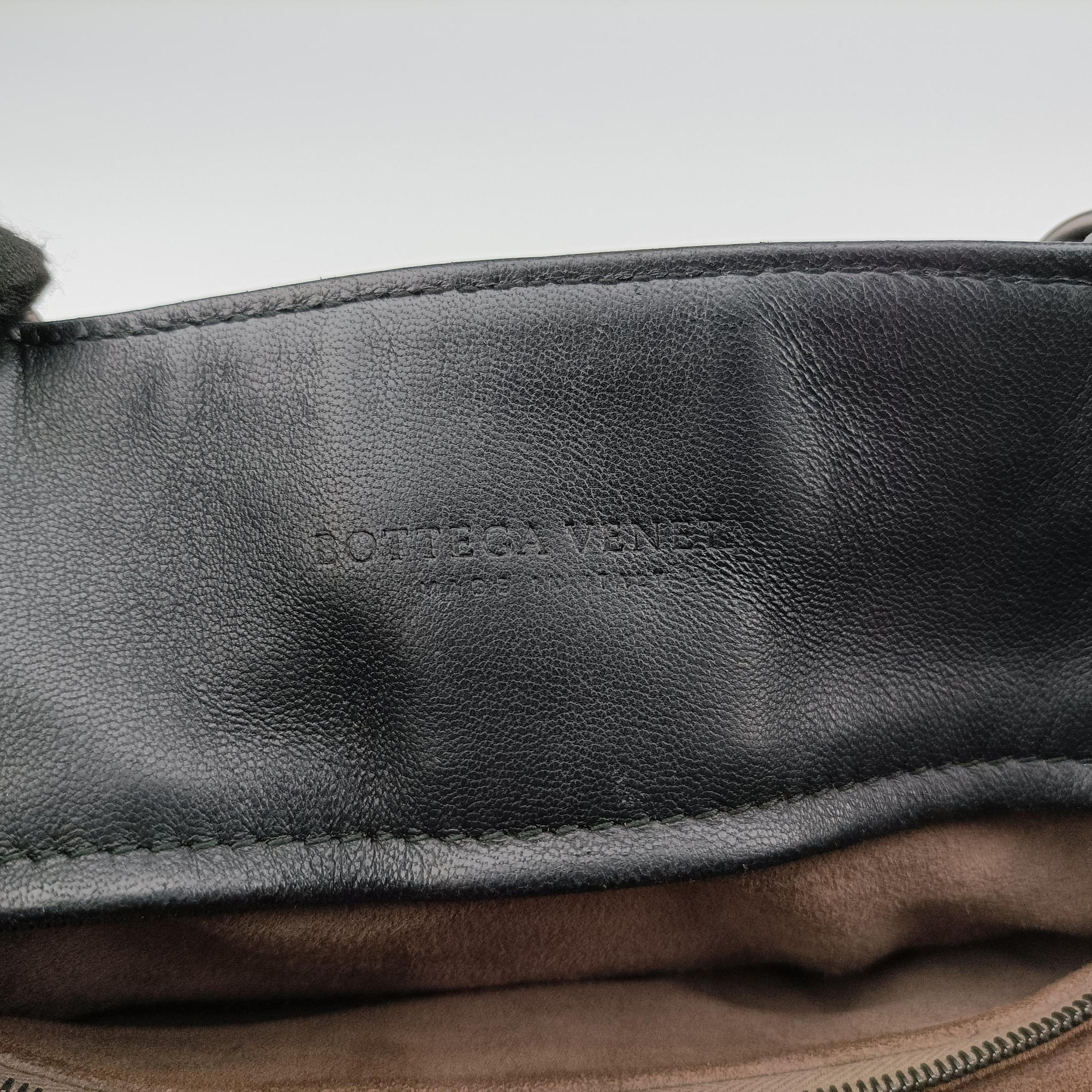 Pre-owned Bottega Veneta Roma Intrecciato Black lambskin  shoulderbag | stylenewstar