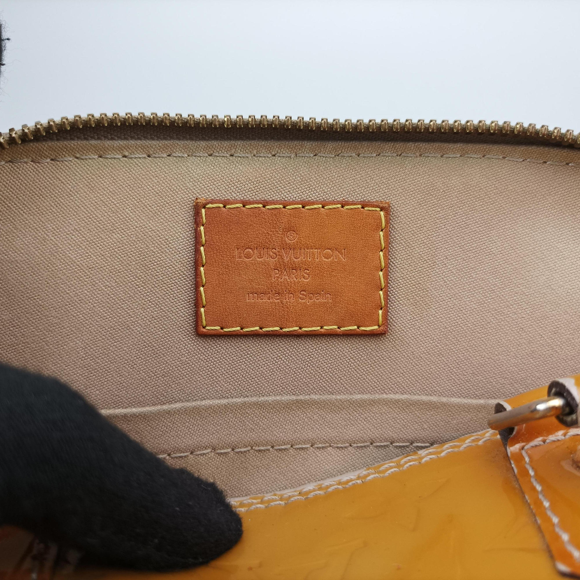 Pre-owned Louis Vuitton Alma BB Rose Velours Vernis M91585 shoulderbag | stylenewstar