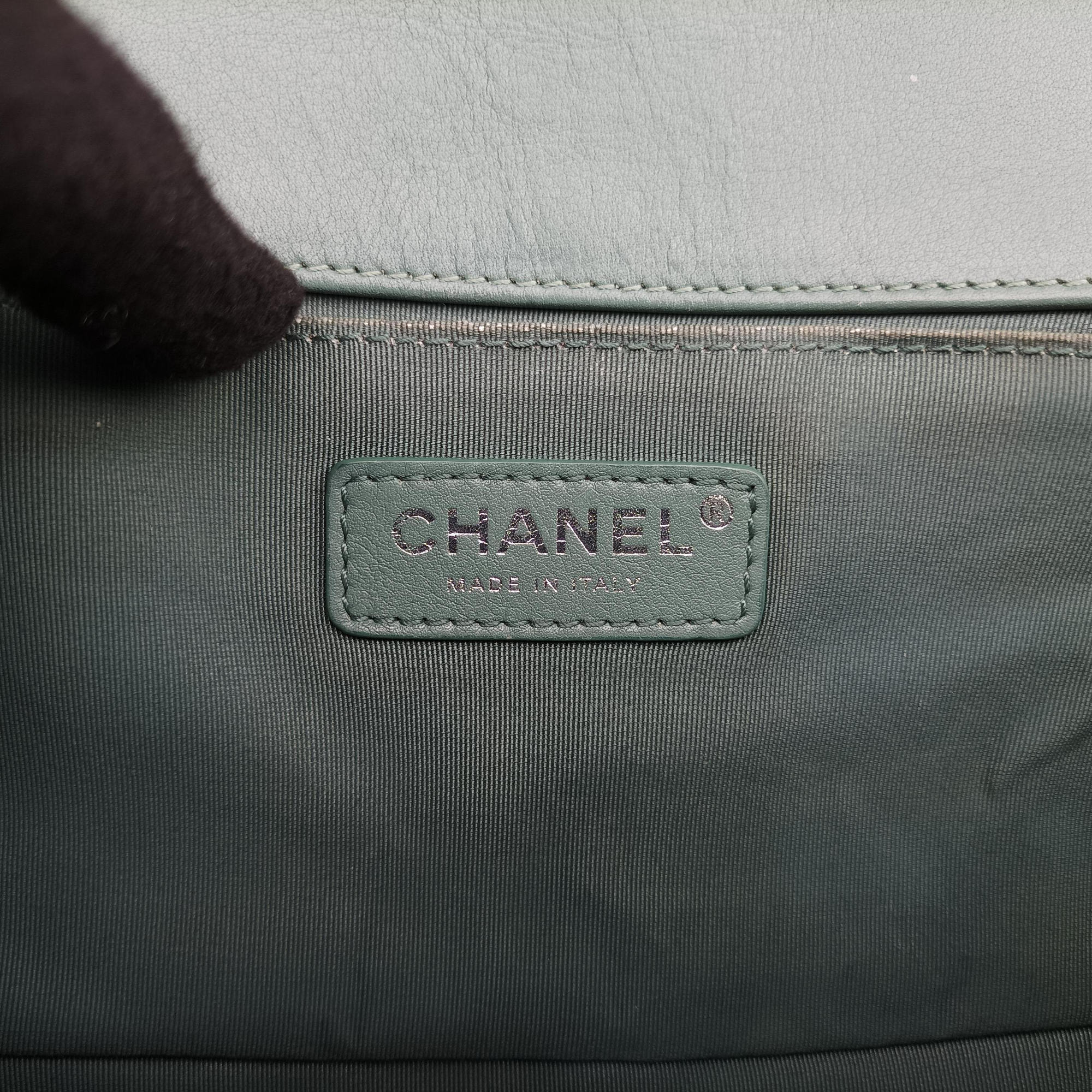 Pre-owned Chanel BOY CHANEL Green Leather A67086 shoulderbag | stylenewstar