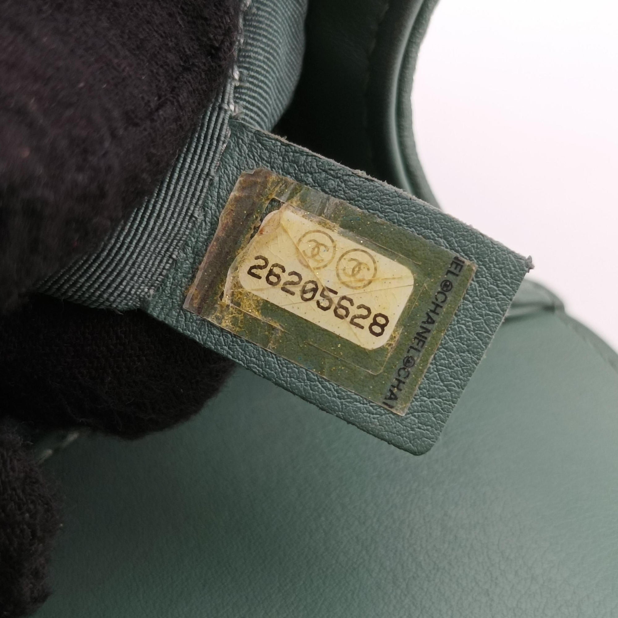 Pre-owned Chanel BOY CHANEL Green Leather A67086 shoulderbag | stylenewstar