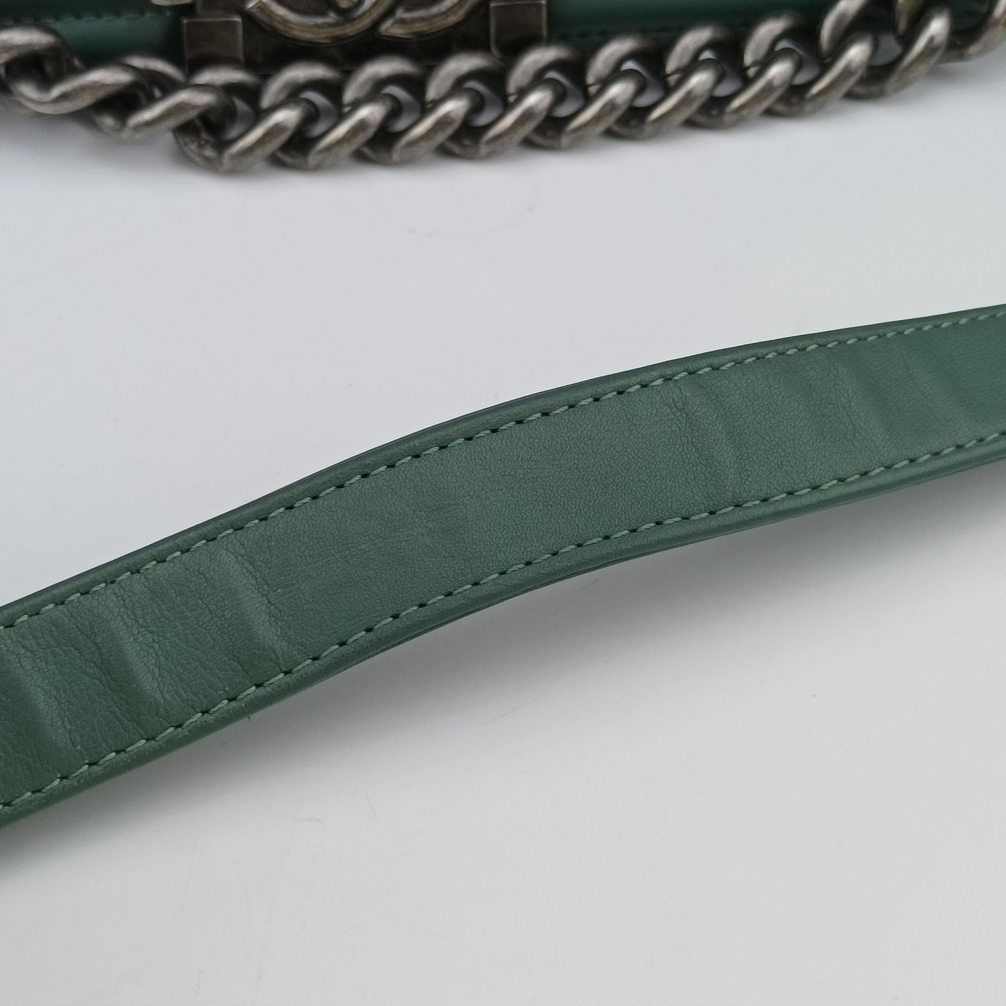 Pre-owned Chanel BOY CHANEL Green Leather A67086 shoulderbag | stylenewstar