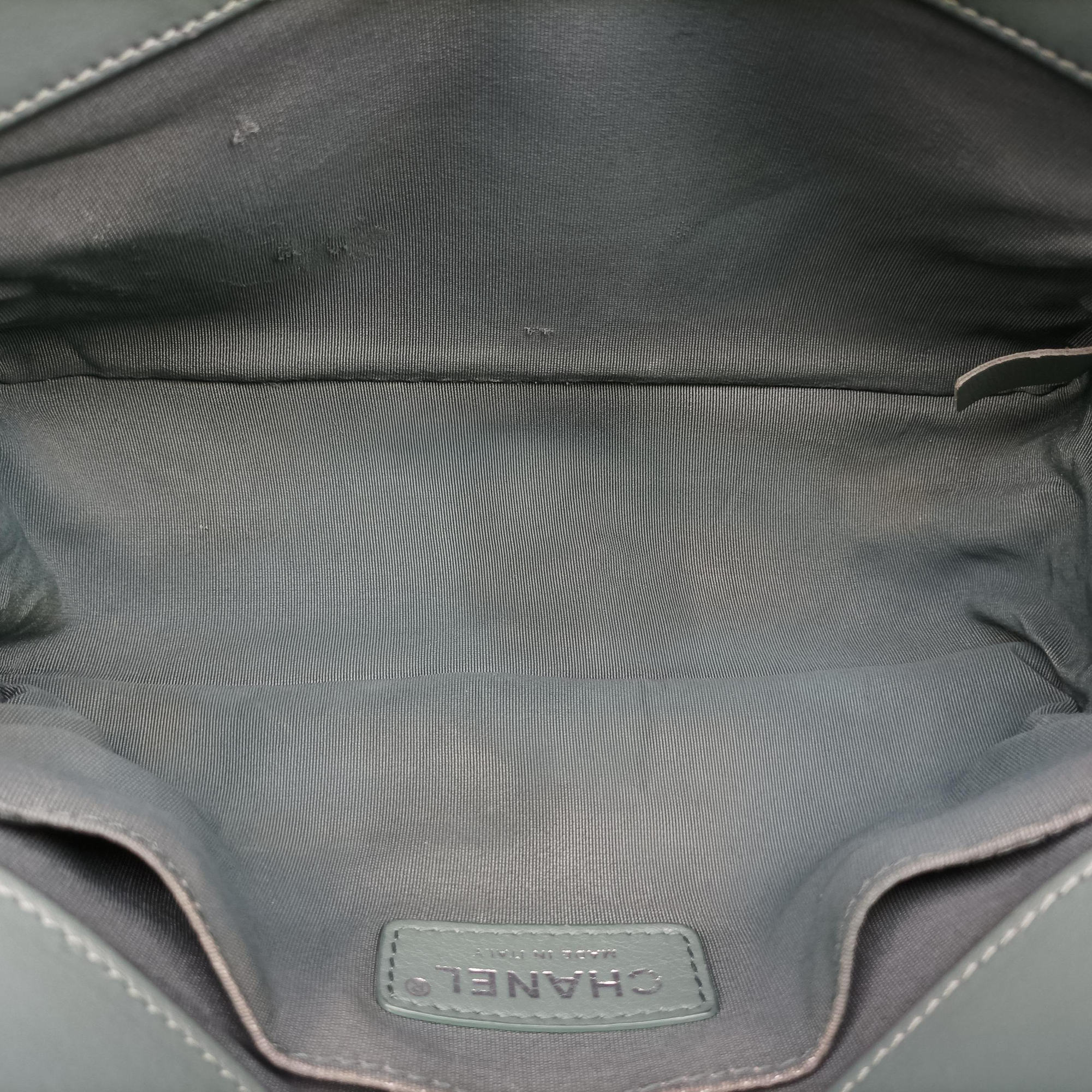 Pre-owned Chanel BOY CHANEL Green Leather A67086 shoulderbag | stylenewstar