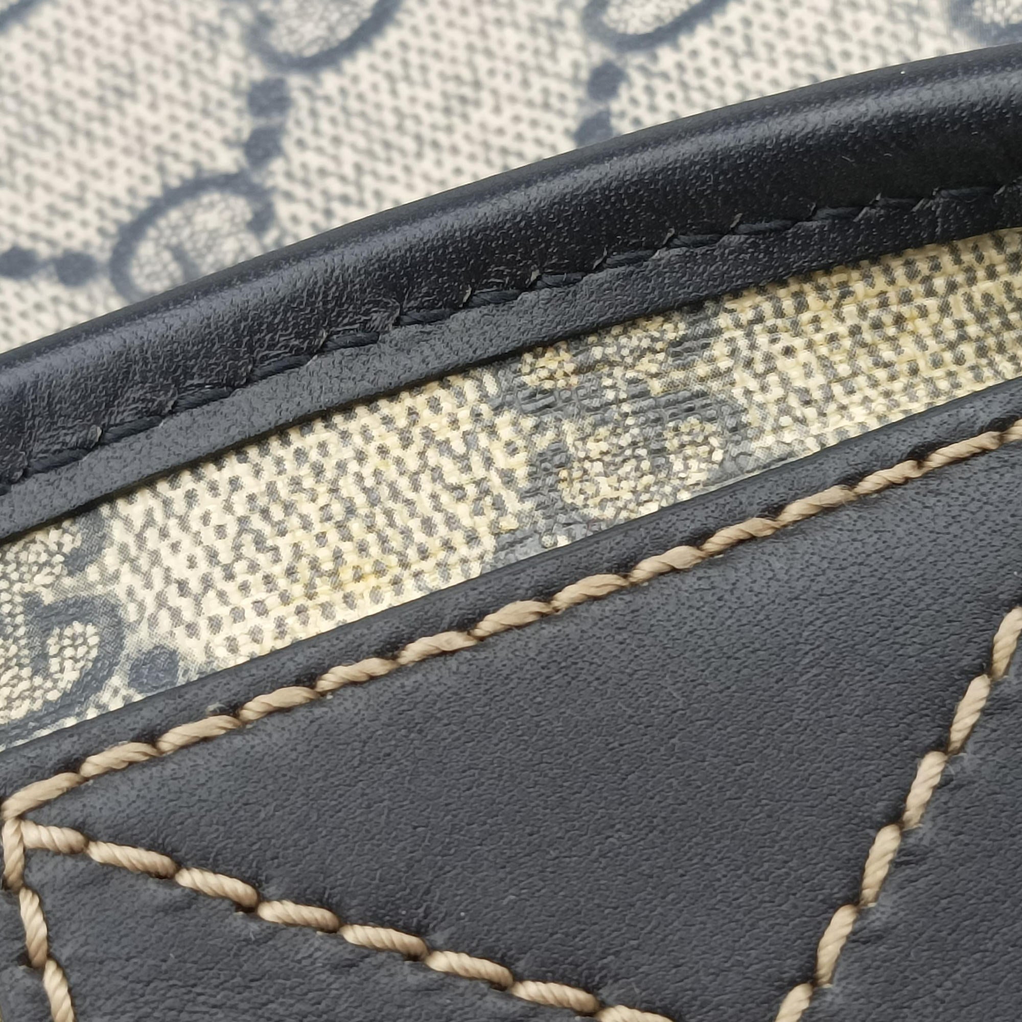 Vintage Gucci GG Plus Messenger beige×navy PVC coated canvas×Leather 201732 shoulderbag | stylenewstar