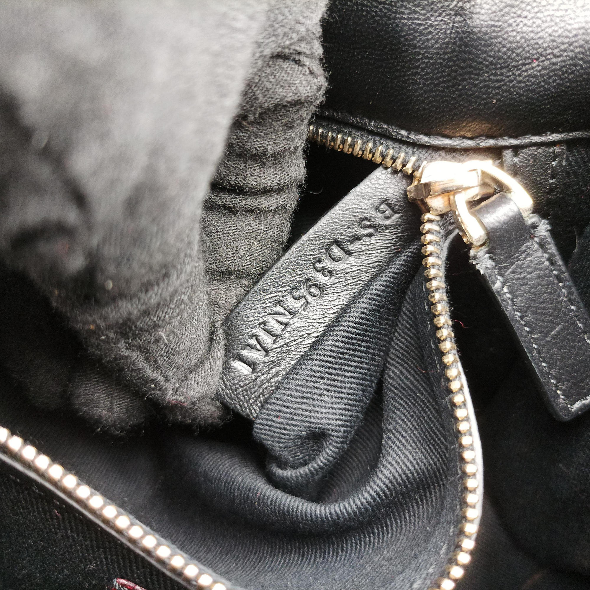 Pre-owned Valentino Rockstud Glam Lock Black Leather  shoulderbag | stylenewstar