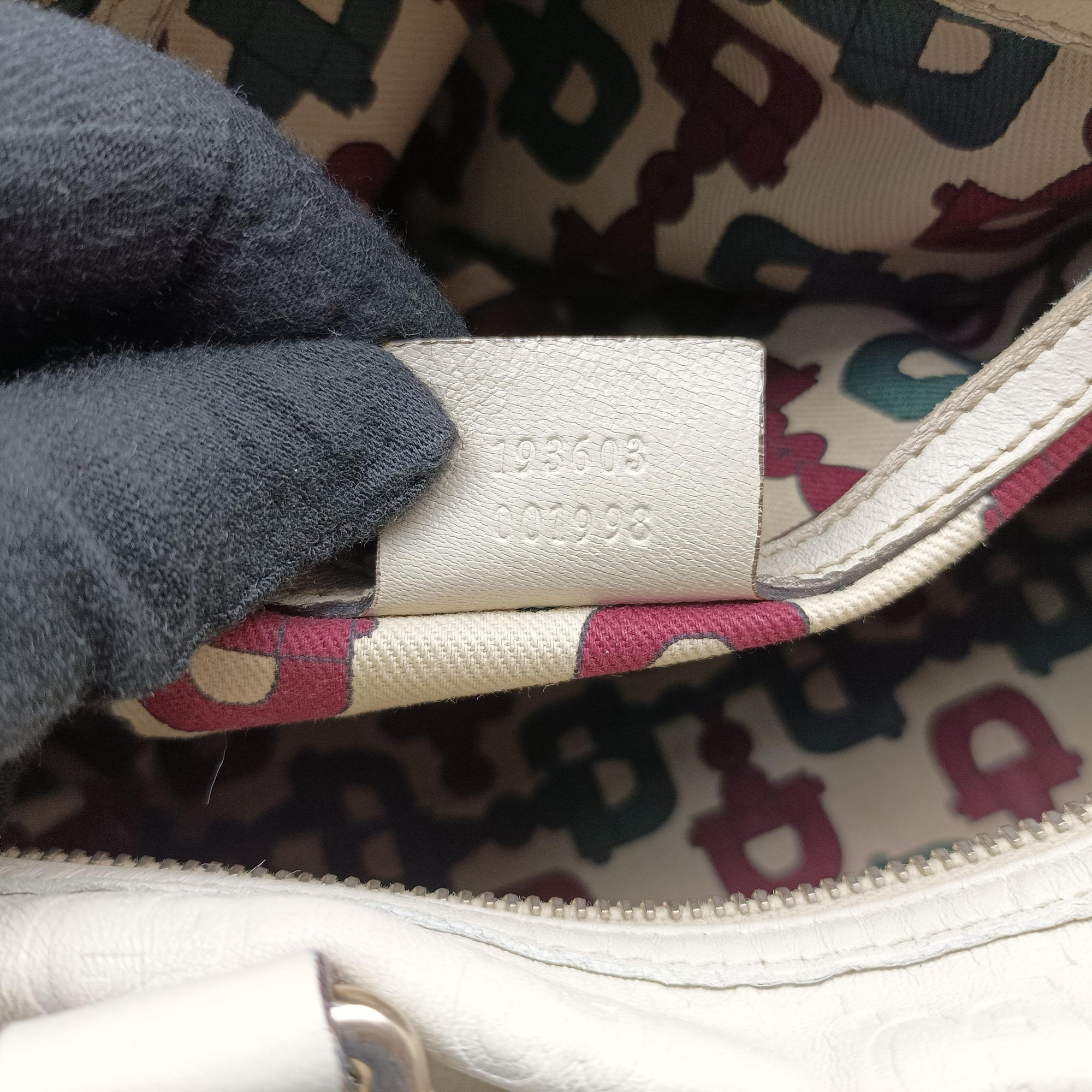 Pre-owned Gucci GG plus Spring Joy GG Supreme White Leather 193603 handbag | stylenewstar