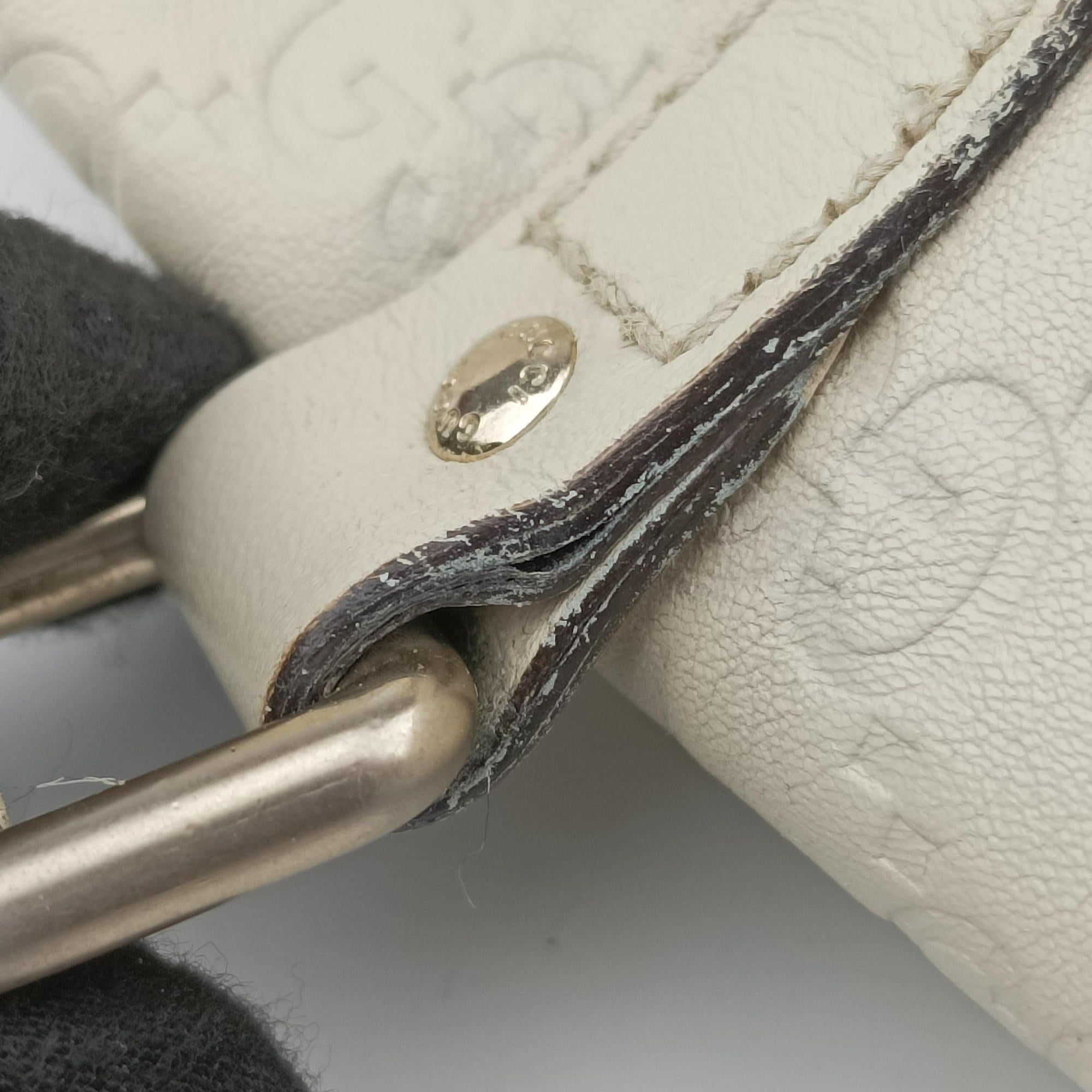 Pre-owned Gucci GG plus Spring Joy GG Supreme White Leather 193603 handbag | stylenewstar