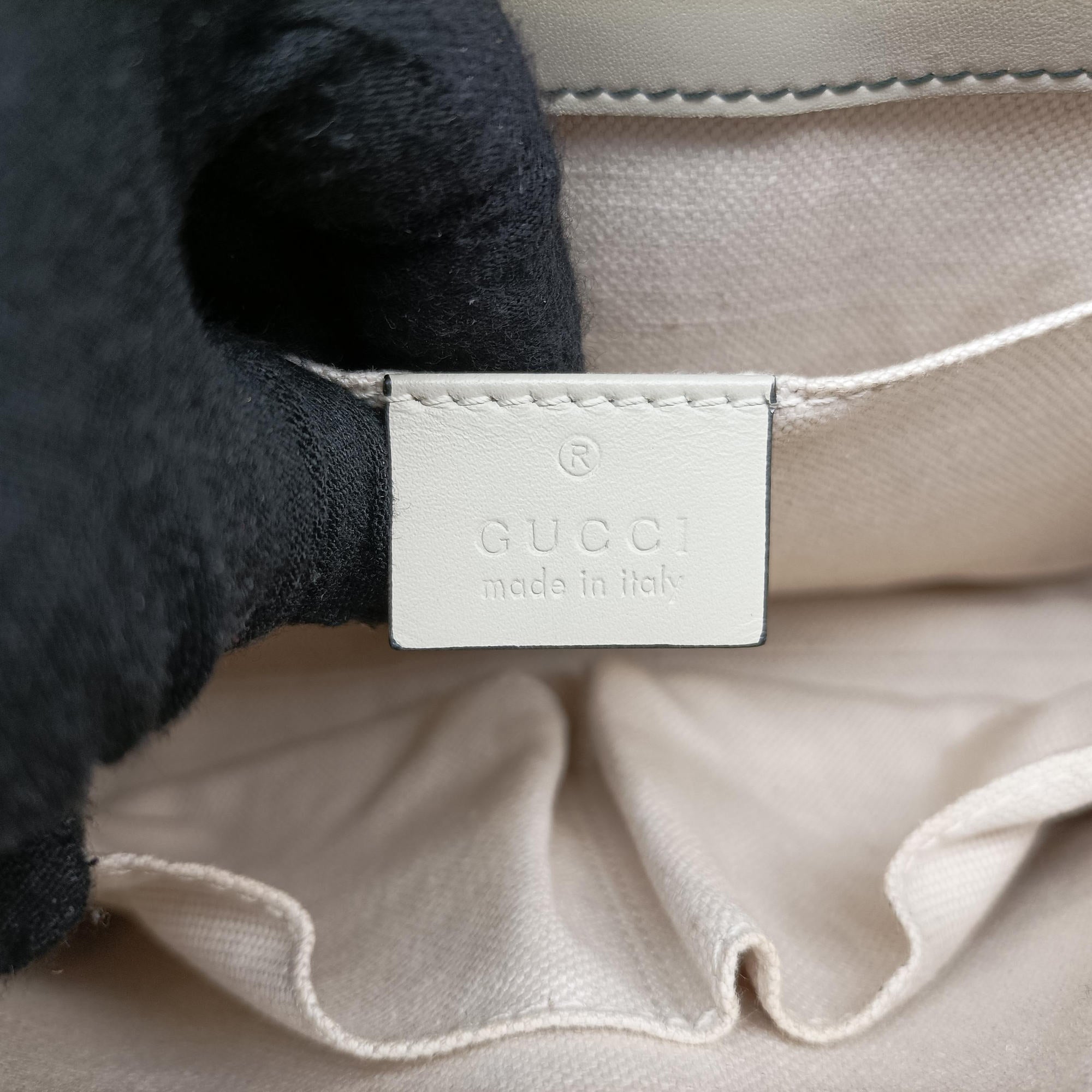 Pre-owned Gucci Emily white x beige canvas×leather 295402 shoulderbag | stylenewstar