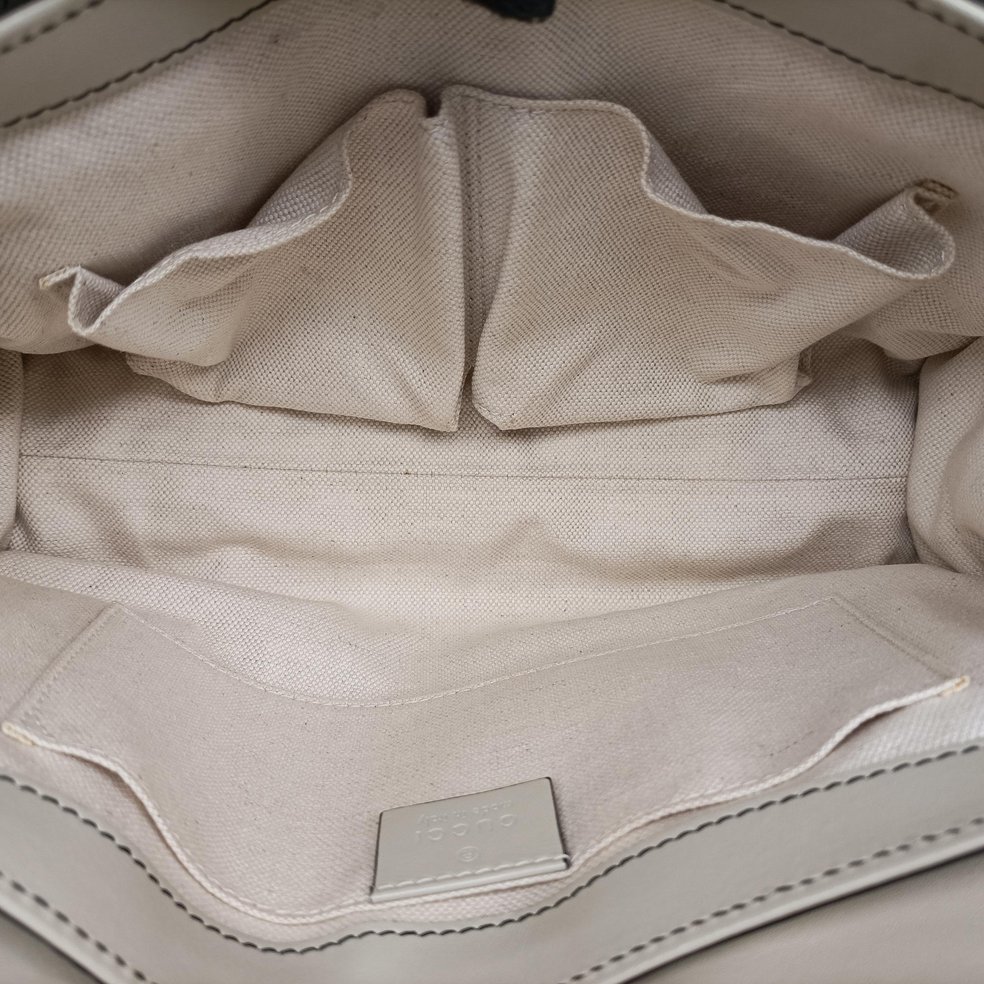 Pre-owned Gucci Emily white x beige canvas×leather 295402 shoulderbag | stylenewstar