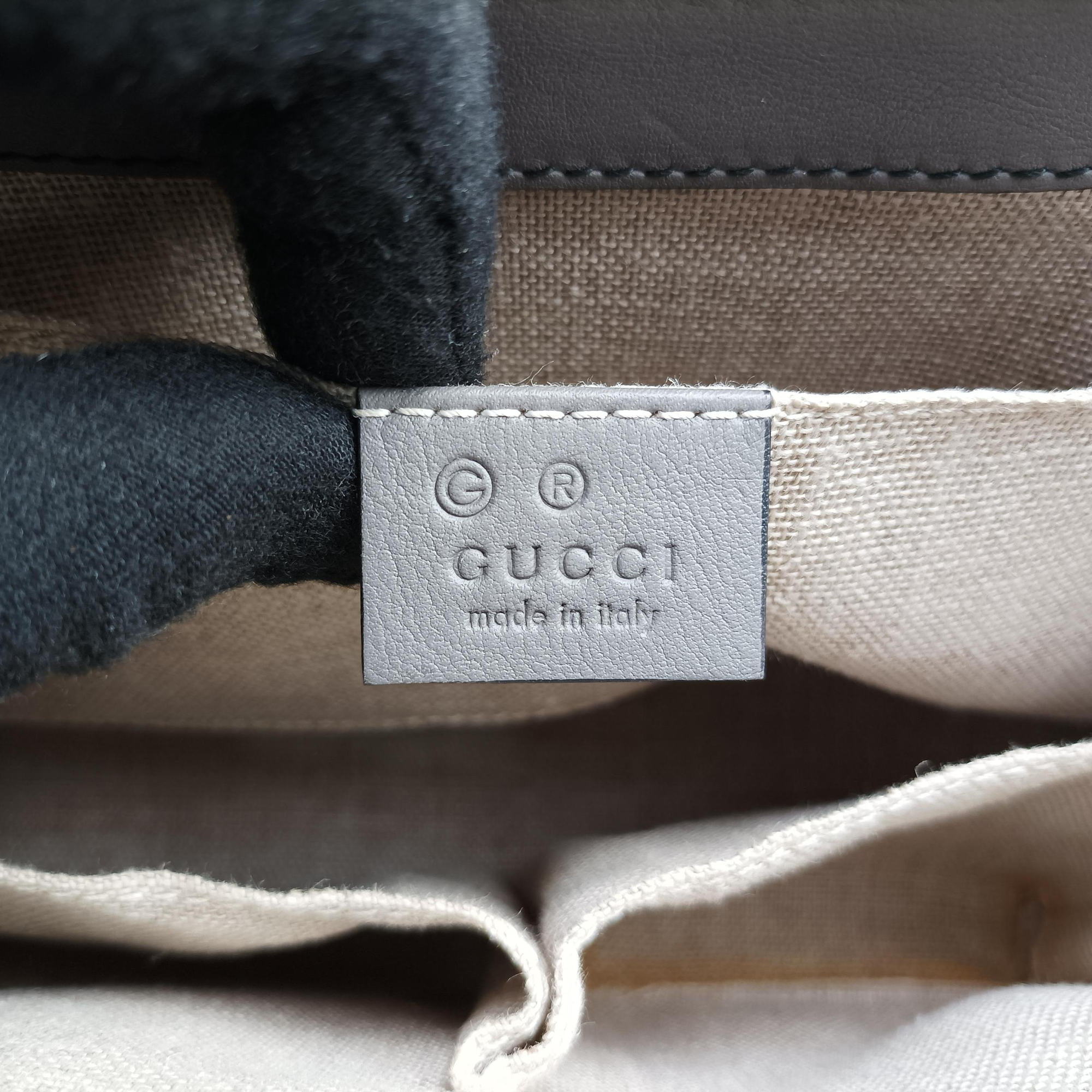Pre-owned Gucci Emily Grey Leather 449635 shoulderbag | stylenewstar