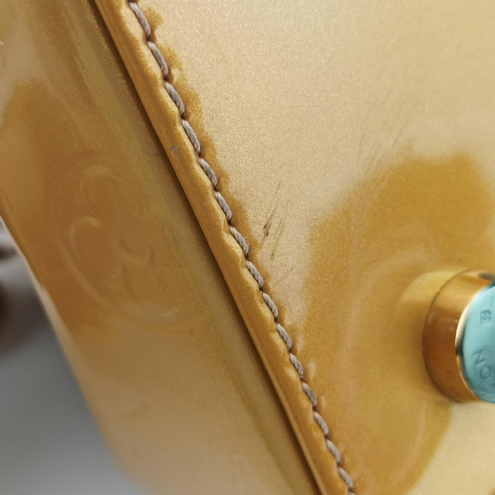 Vintage Louis Vuitton Brea MM Beige Poodle Vernis M91755 shoulderbag | stylenewstar