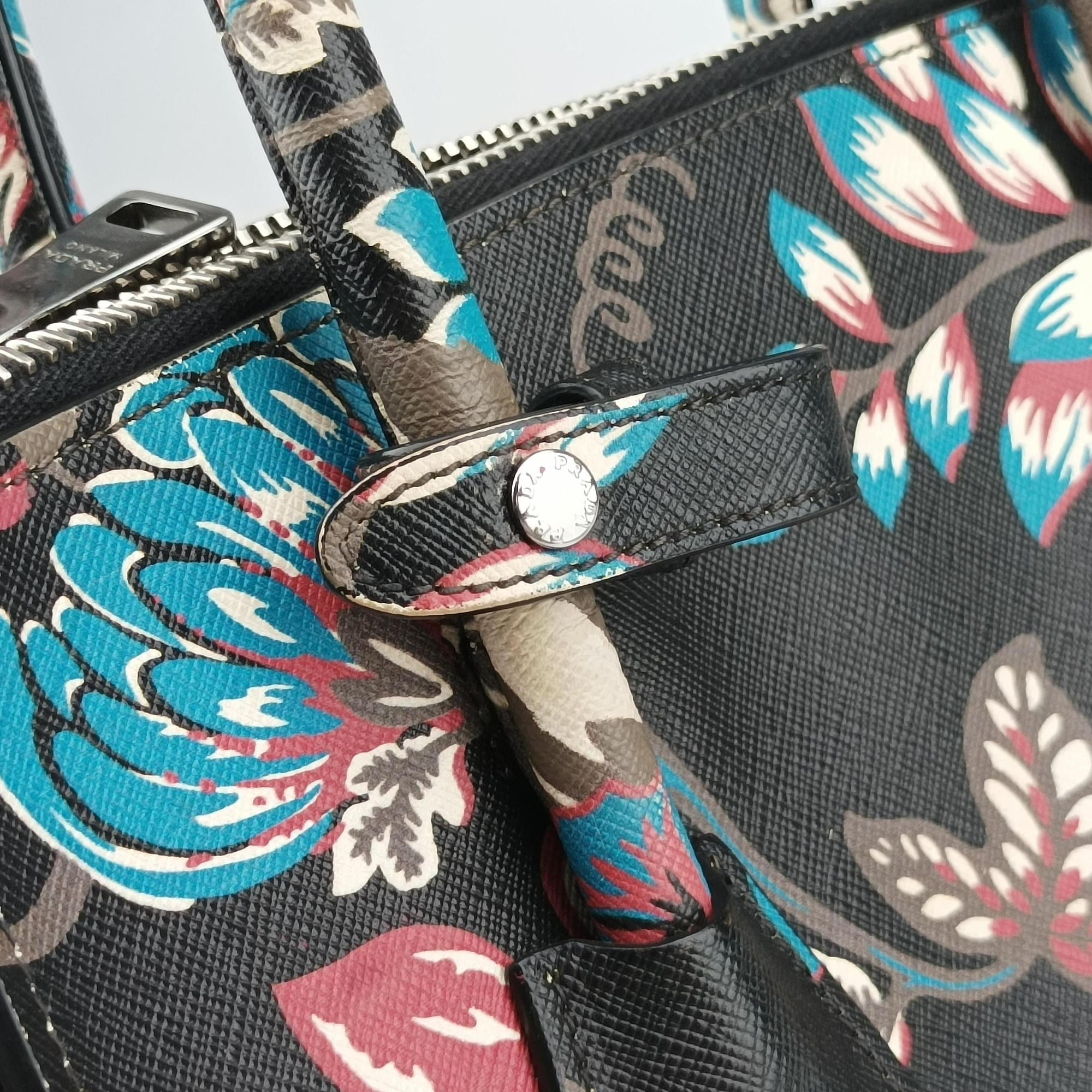 Pre-owned Prada Galleria Floral Print Multicolour SAFFIANO Leather BN2274 shoulderbag | stylenewstar