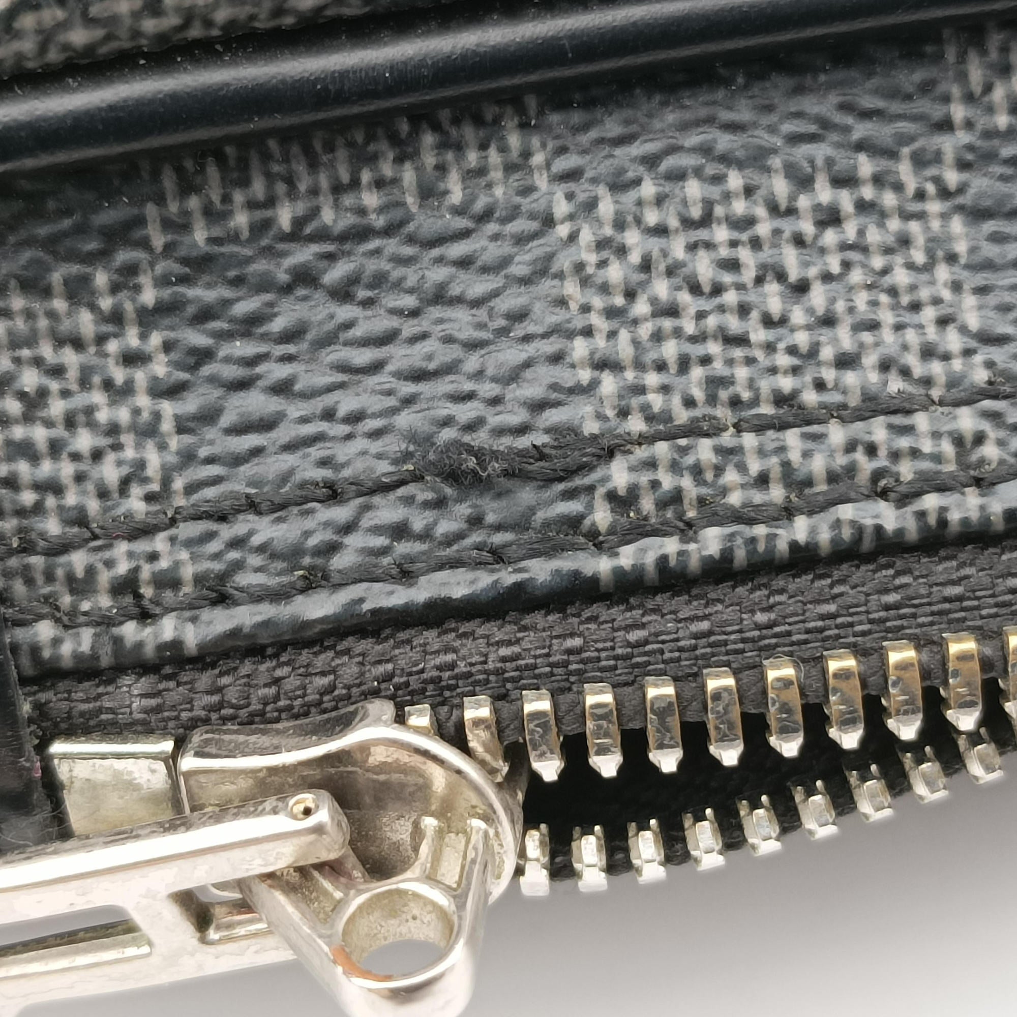 Pre-owned Louis Vuitton Porte Documents Voyage Noir Damier Graphite N41125 handbag | stylenewstar