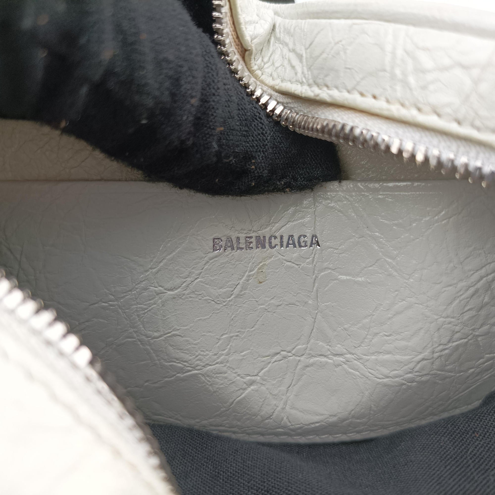 Pre-owned Balenciaga Le Cagole Heart Mini White lambskin  shoulderbag | stylenewstar