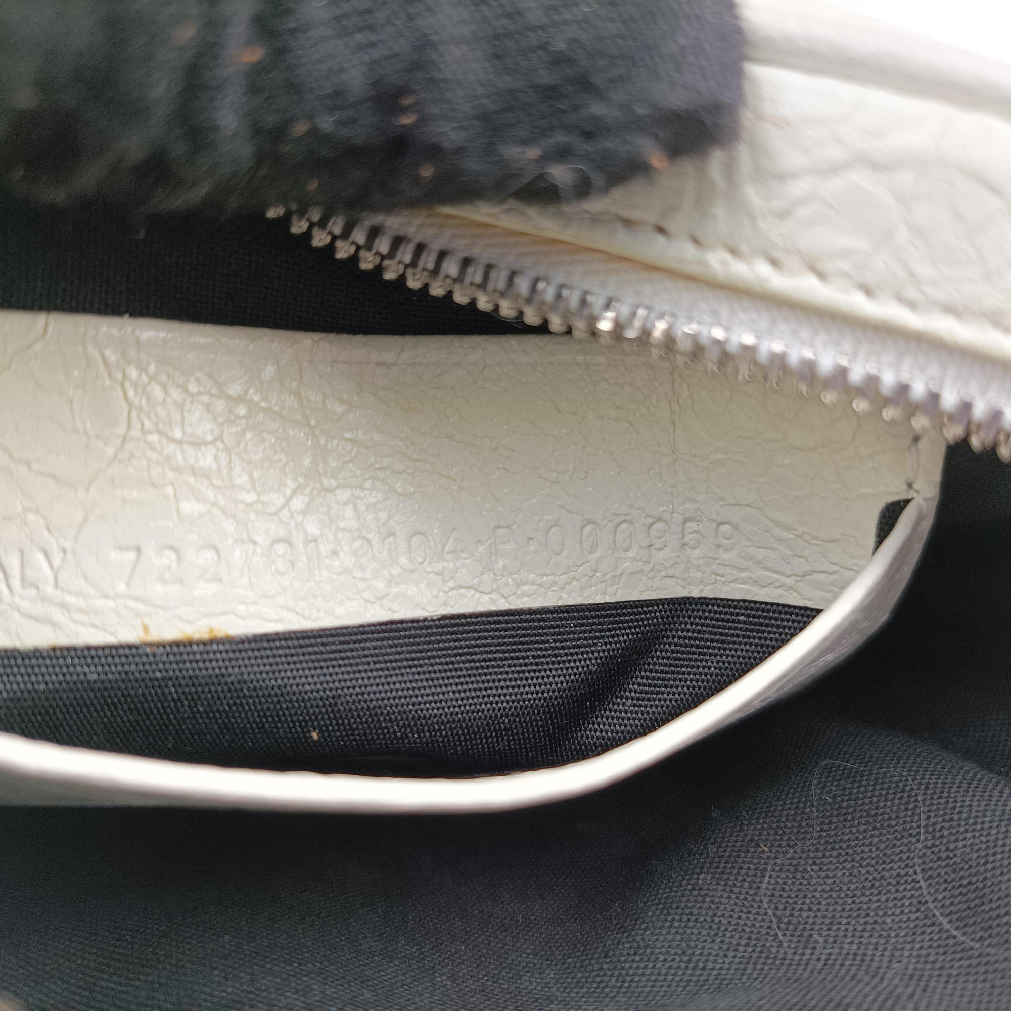 Pre-owned Balenciaga Le Cagole Heart Mini White lambskin  shoulderbag | stylenewstar