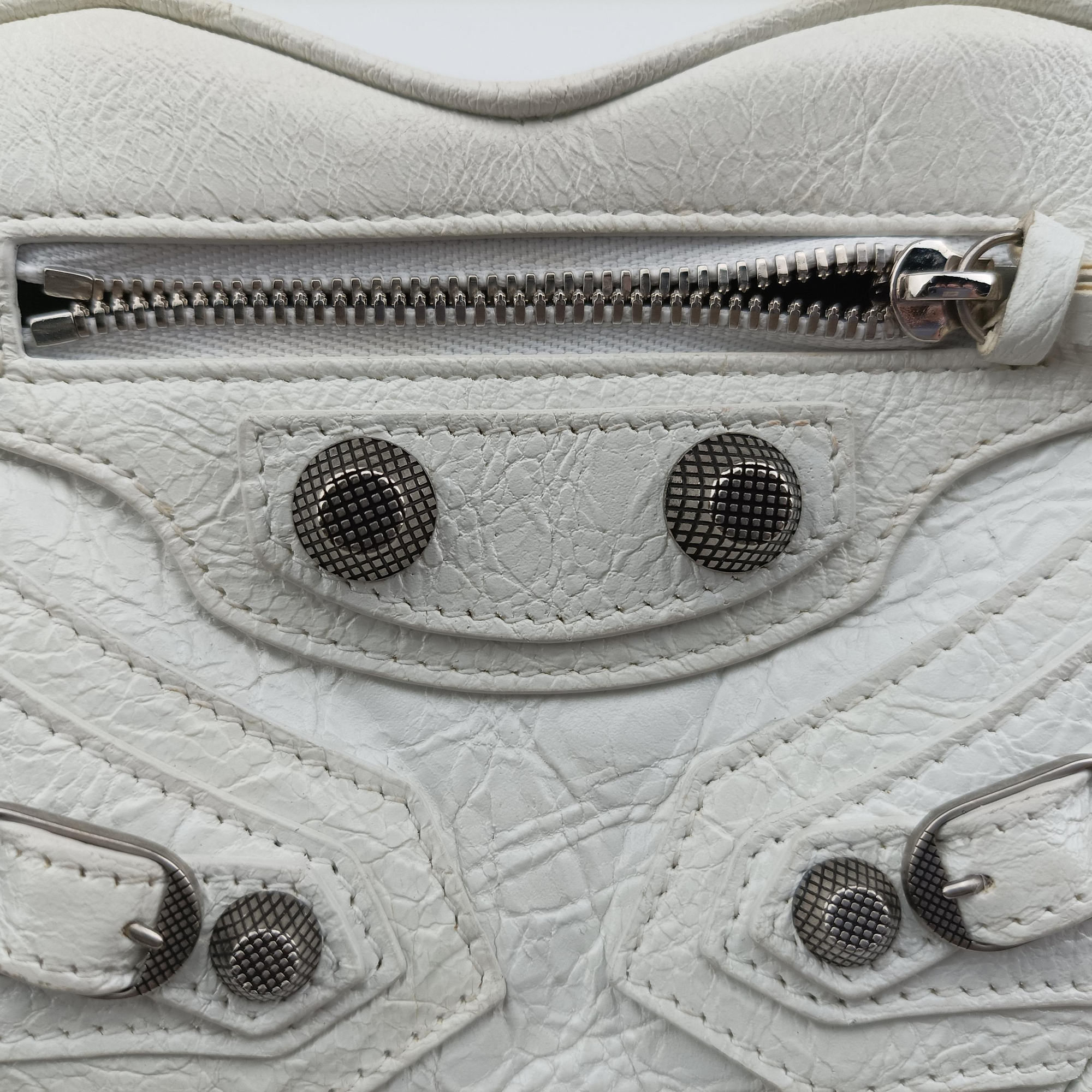 Pre-owned Balenciaga Le Cagole Heart Mini White lambskin  shoulderbag | stylenewstar