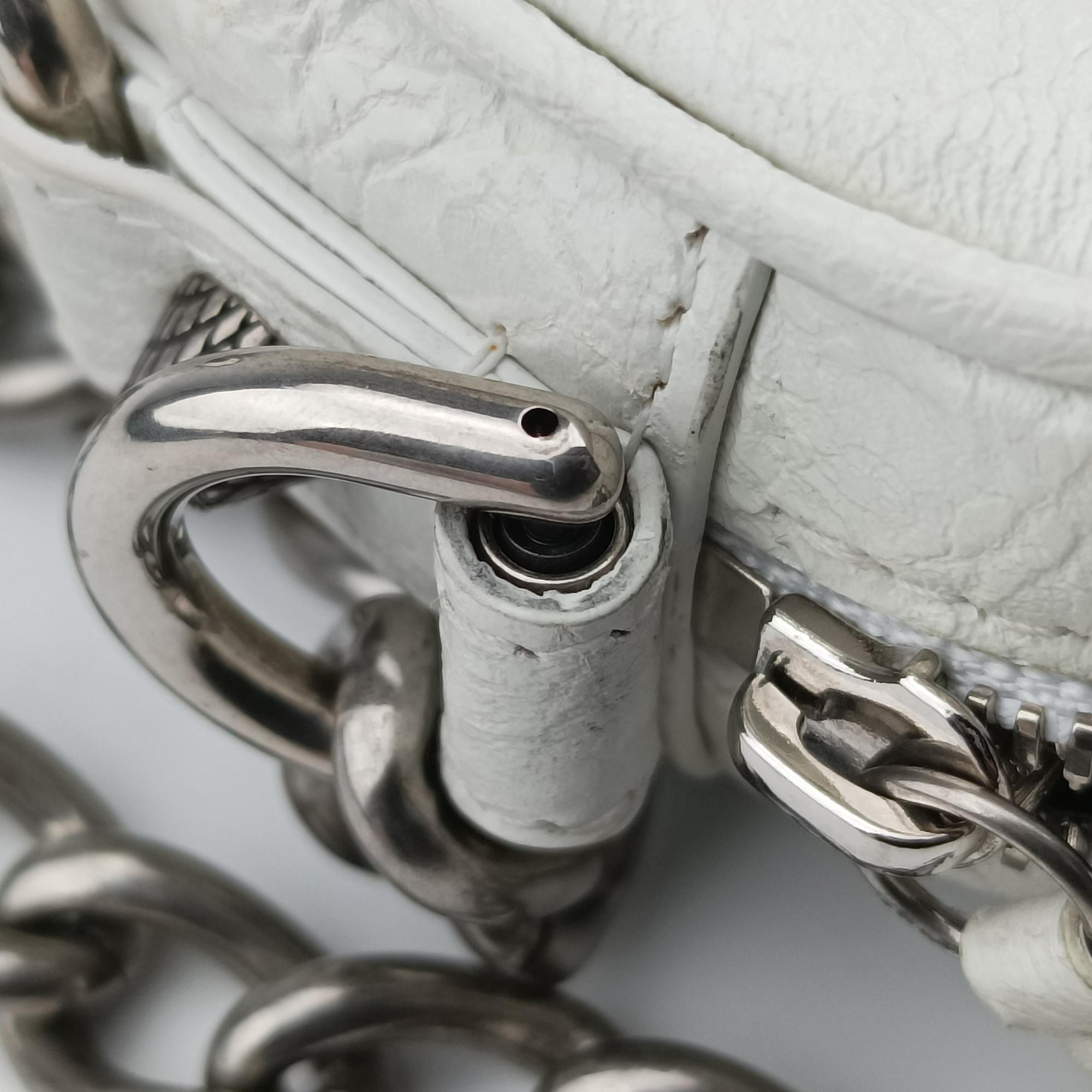 Pre-owned Balenciaga Le Cagole Heart Mini White lambskin  shoulderbag | stylenewstar