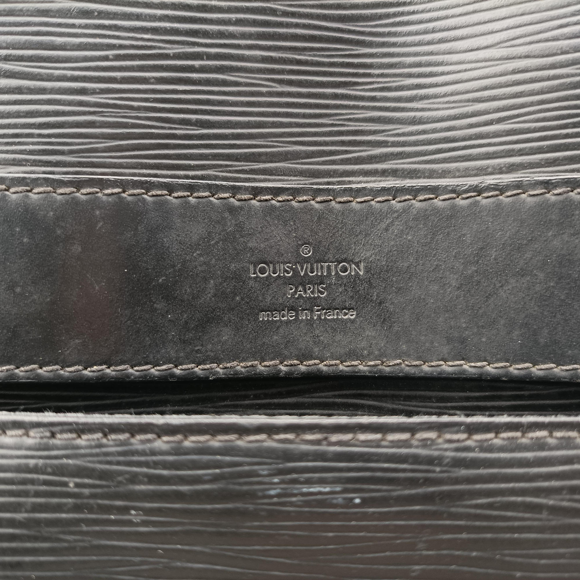 Pre-owned Louis Vuitton Bassano MM Noir Epi M54032 handbag | stylenewstar