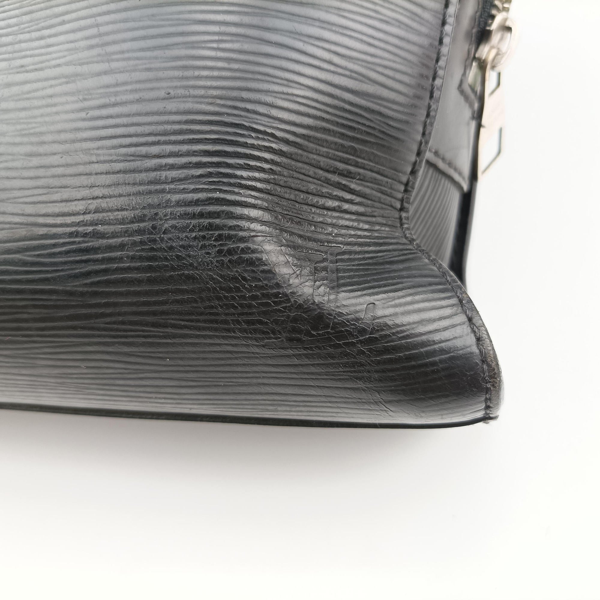 Pre-owned Louis Vuitton Bassano MM Noir Epi M54032 handbag | stylenewstar