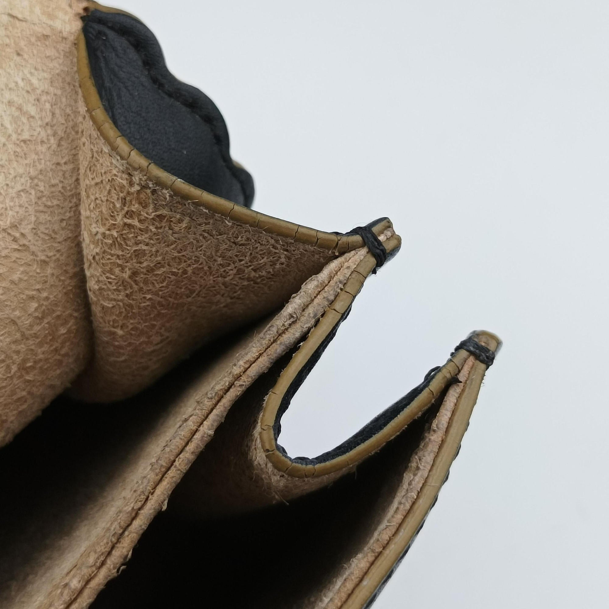 Secondhand Fendi studded Kan I Black Leather 8M0381 shoulderbag | stylenewstar