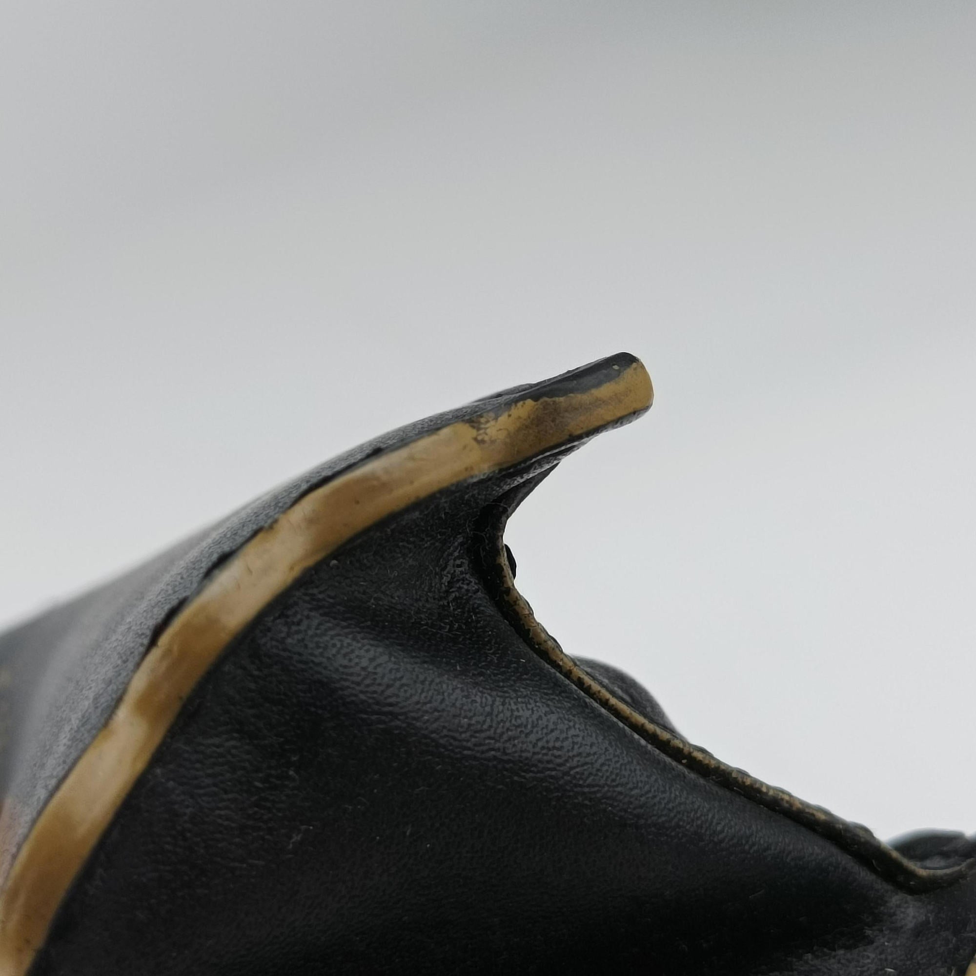 Secondhand Fendi studded Kan I Black Leather 8M0381 shoulderbag | stylenewstar