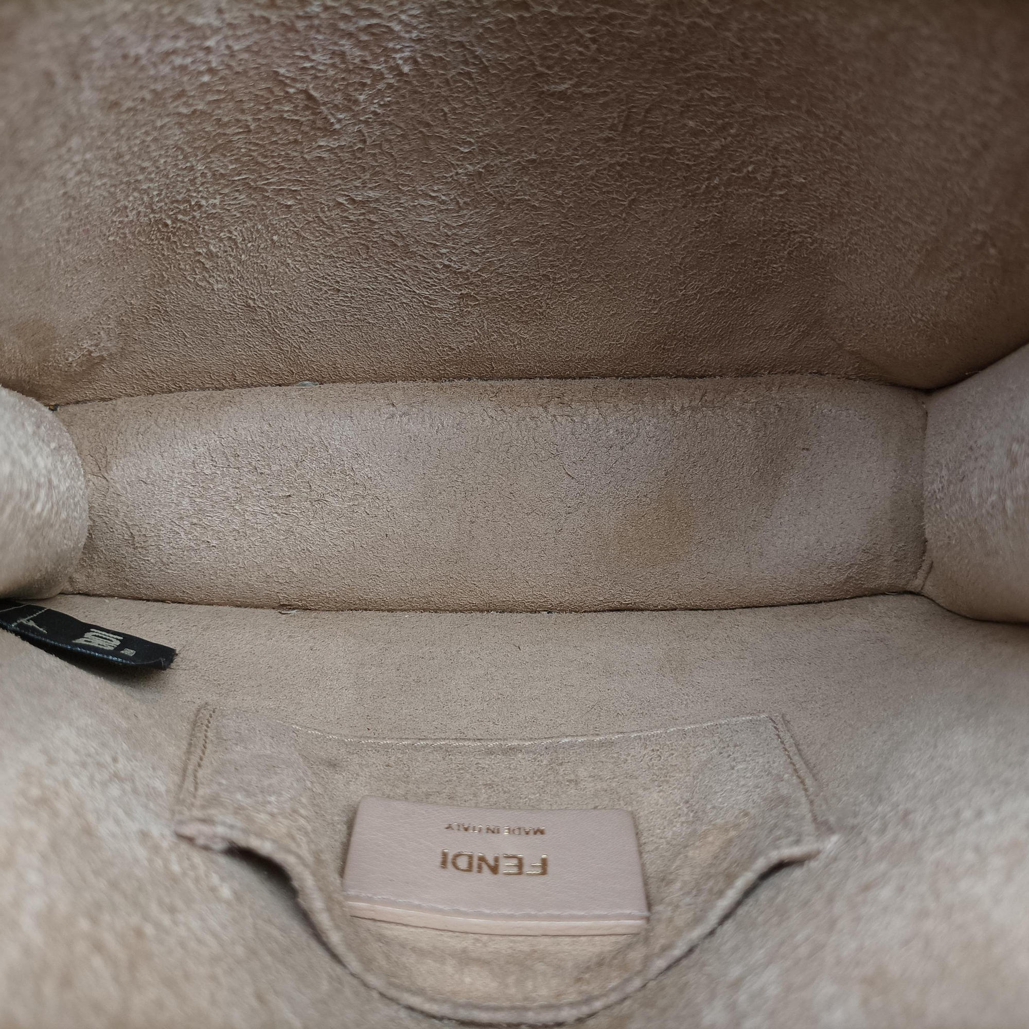 Secondhand Fendi studded Kan I Black Leather 8M0381 shoulderbag | stylenewstar