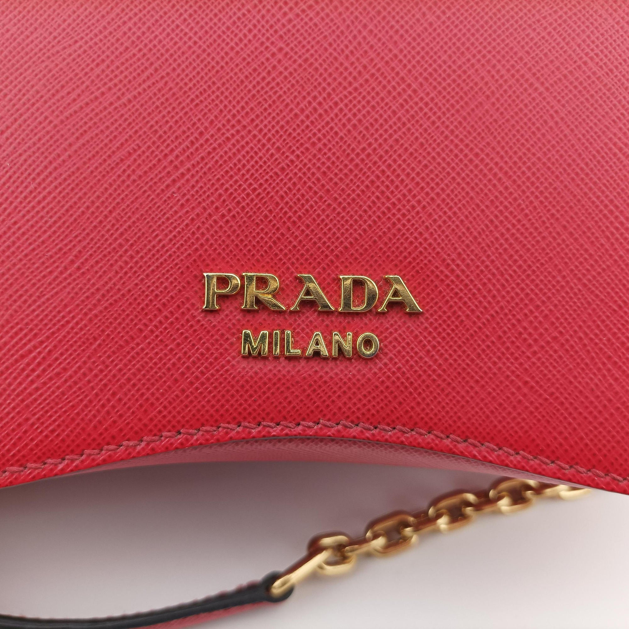 Pre-owned Prada Sidonie Red Saffiano Leather 1BN005 shoulderbag | stylenewstar